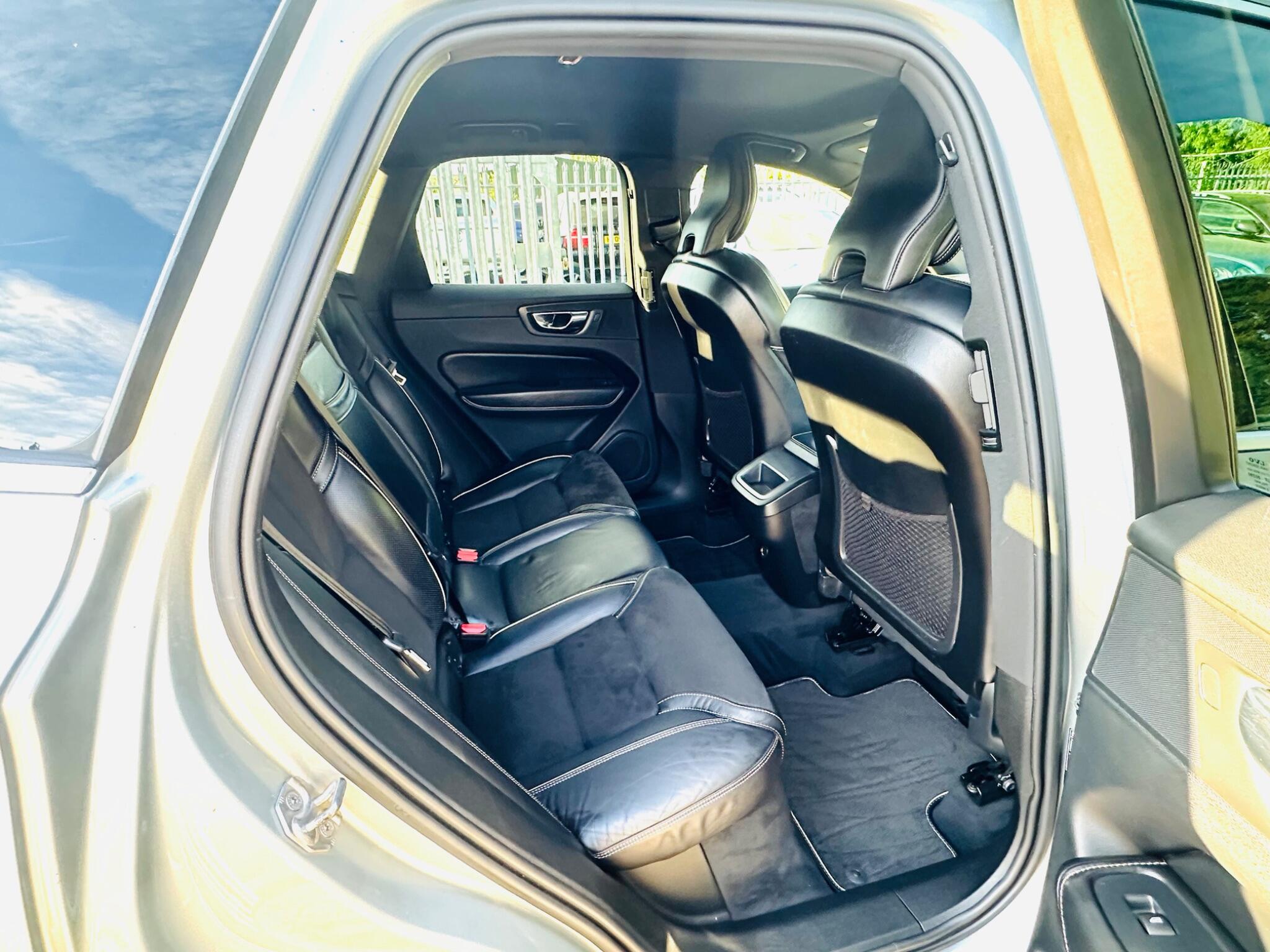 Volvo XC60 view 4