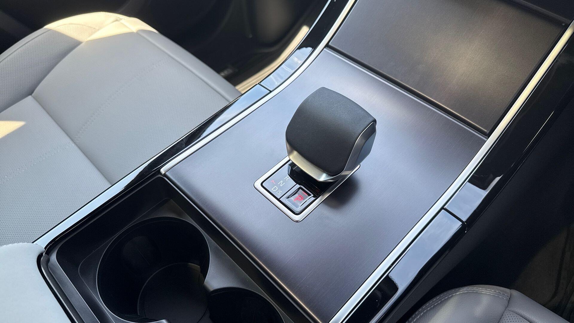 Land Rover Range Rover Velar view 14