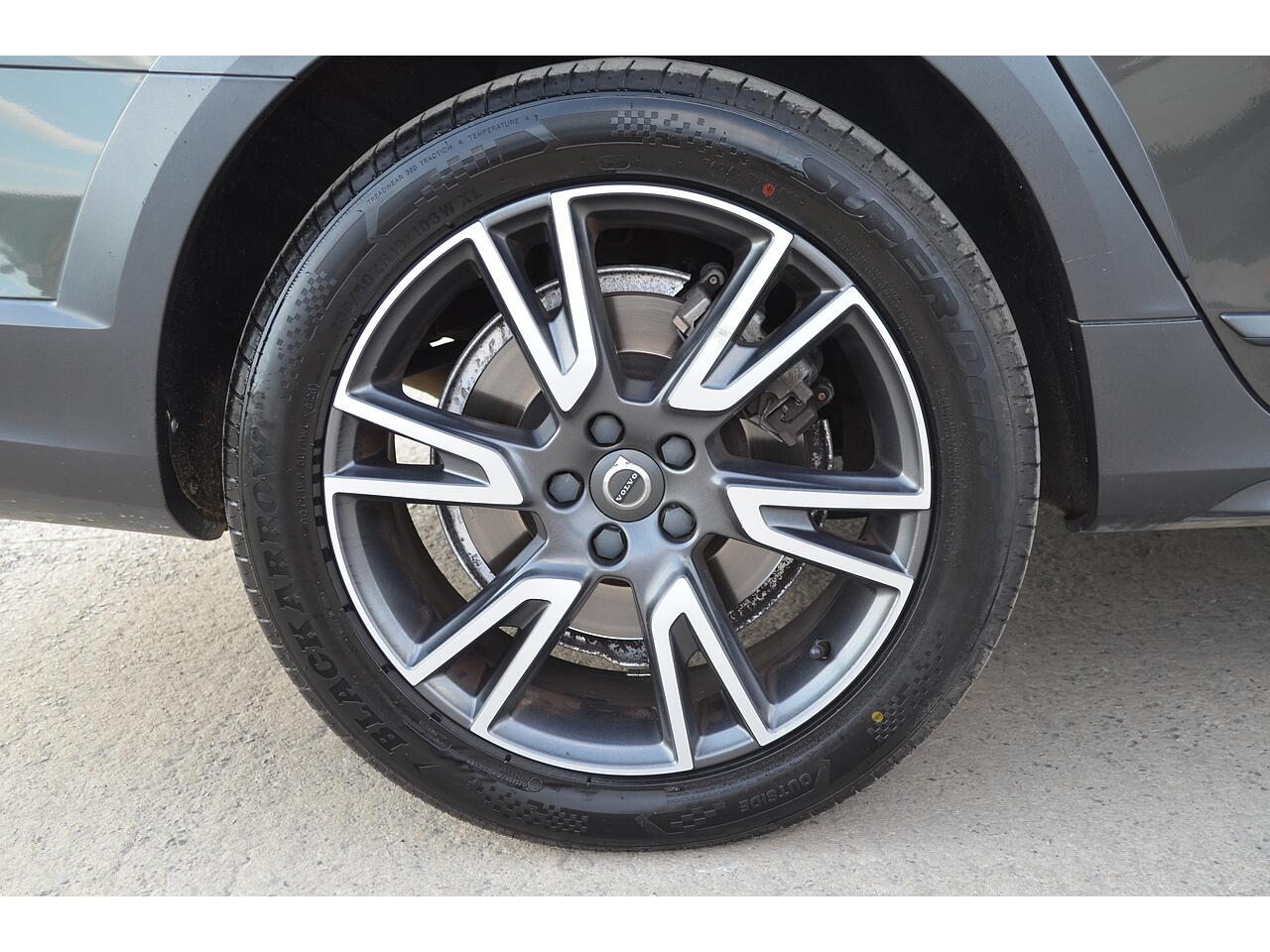 Volvo V90 Cross Country view 20