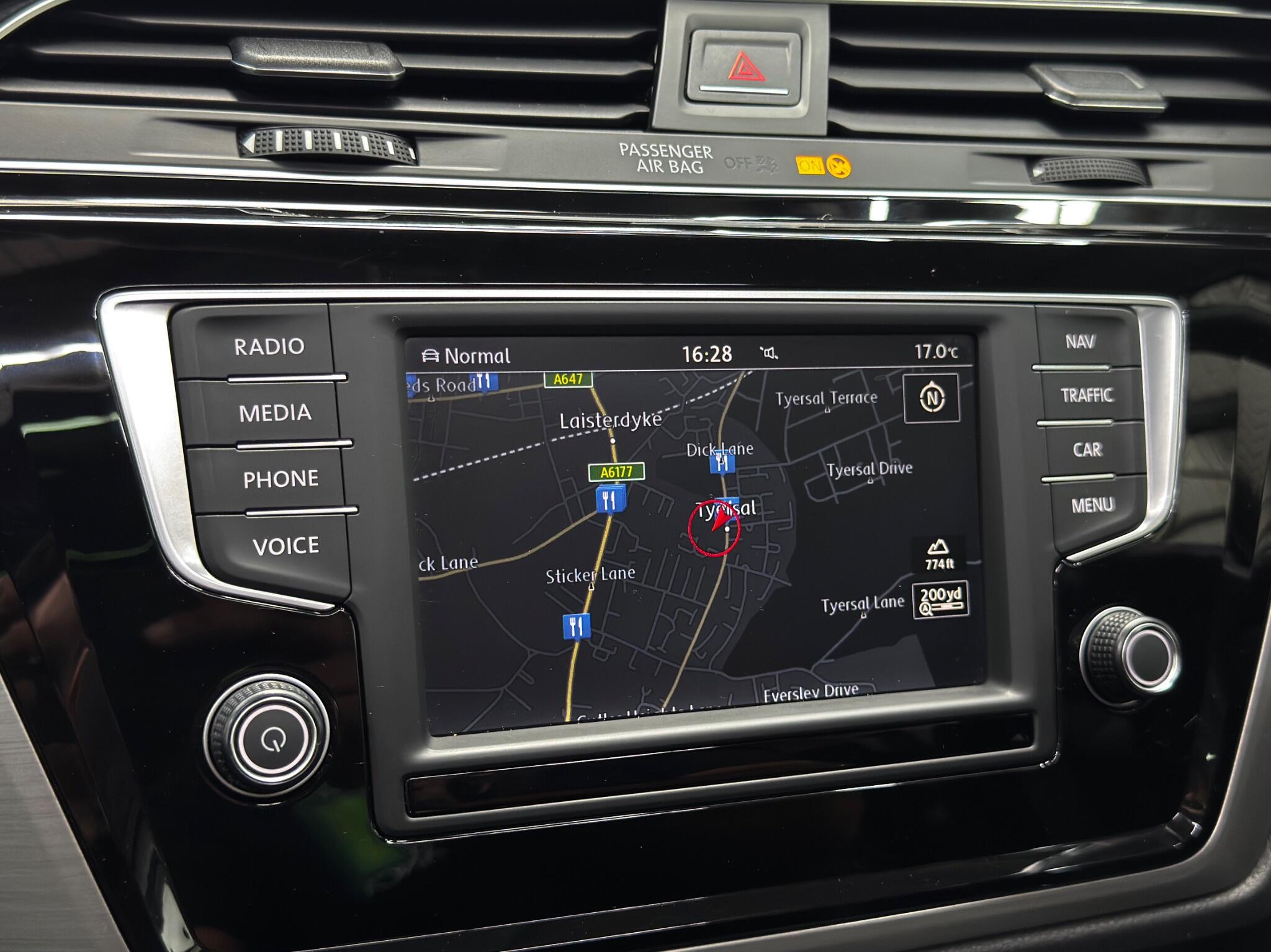 Volkswagen Touran view 10