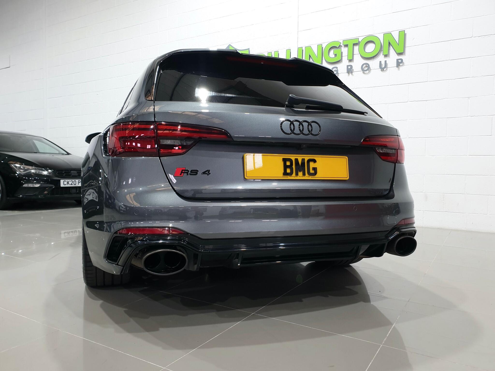 Audi RS4 view 25