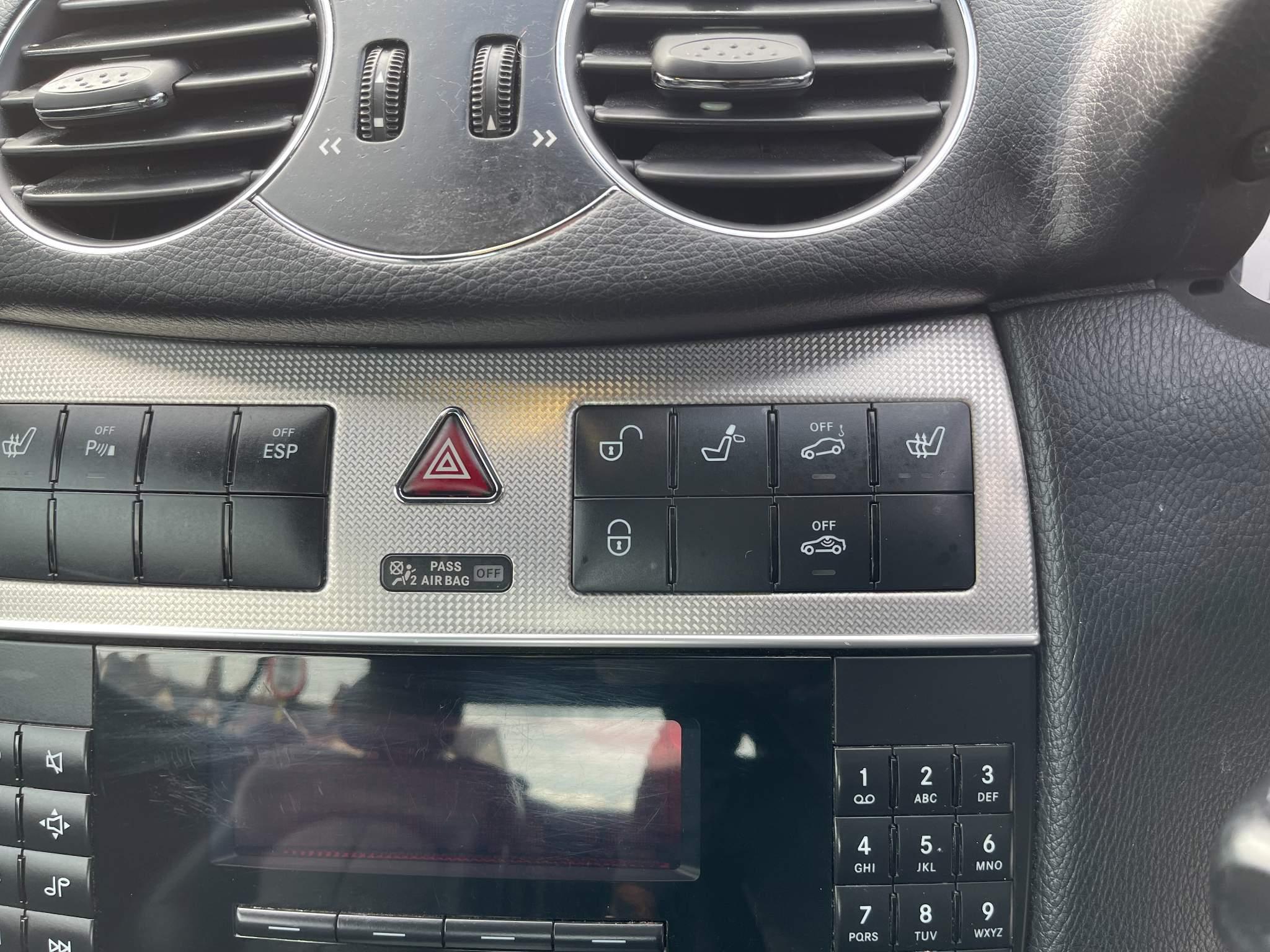 Mercedes-Benz CLK view 33