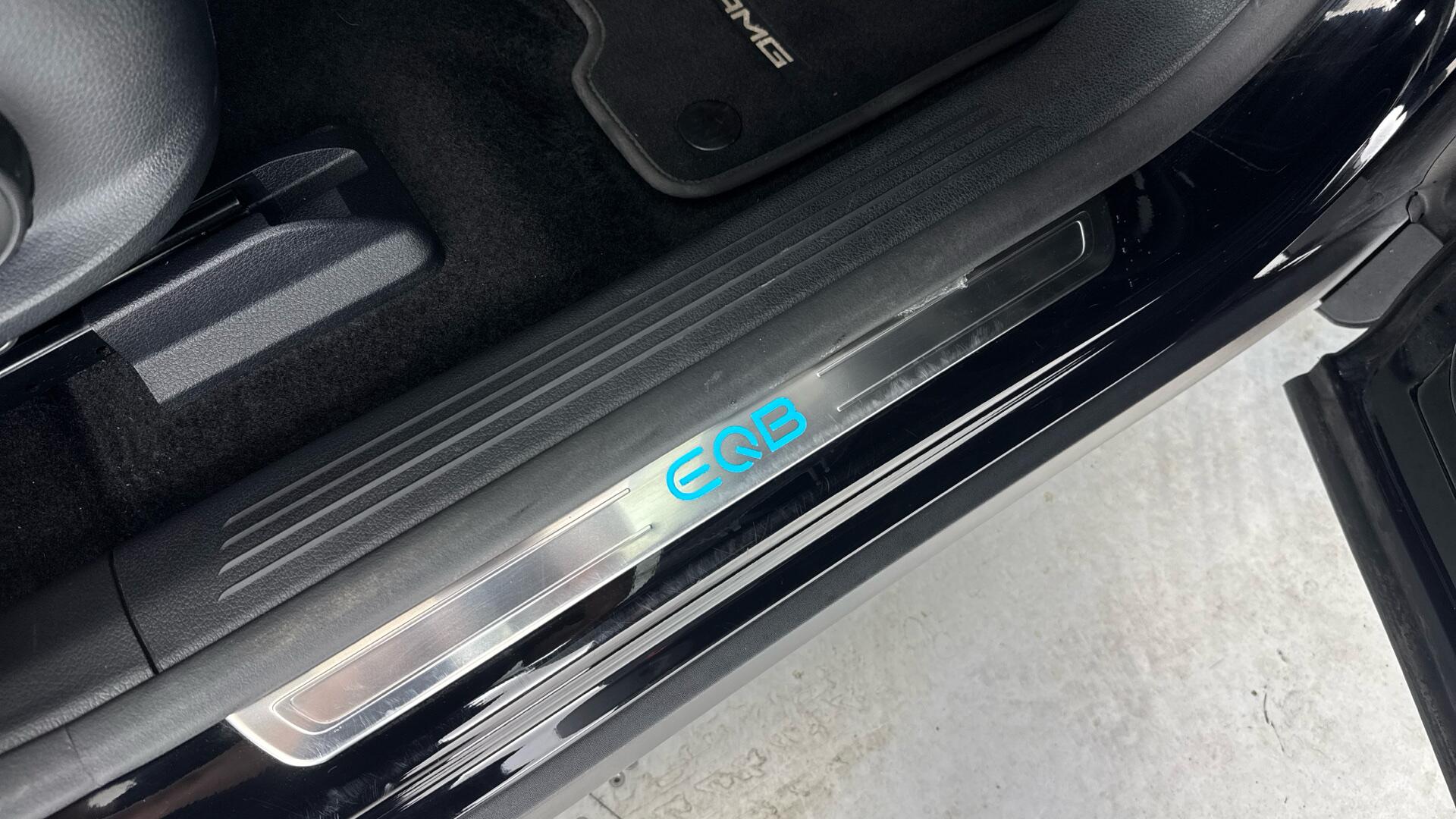 Mercedes-Benz Eqb 300 view 19