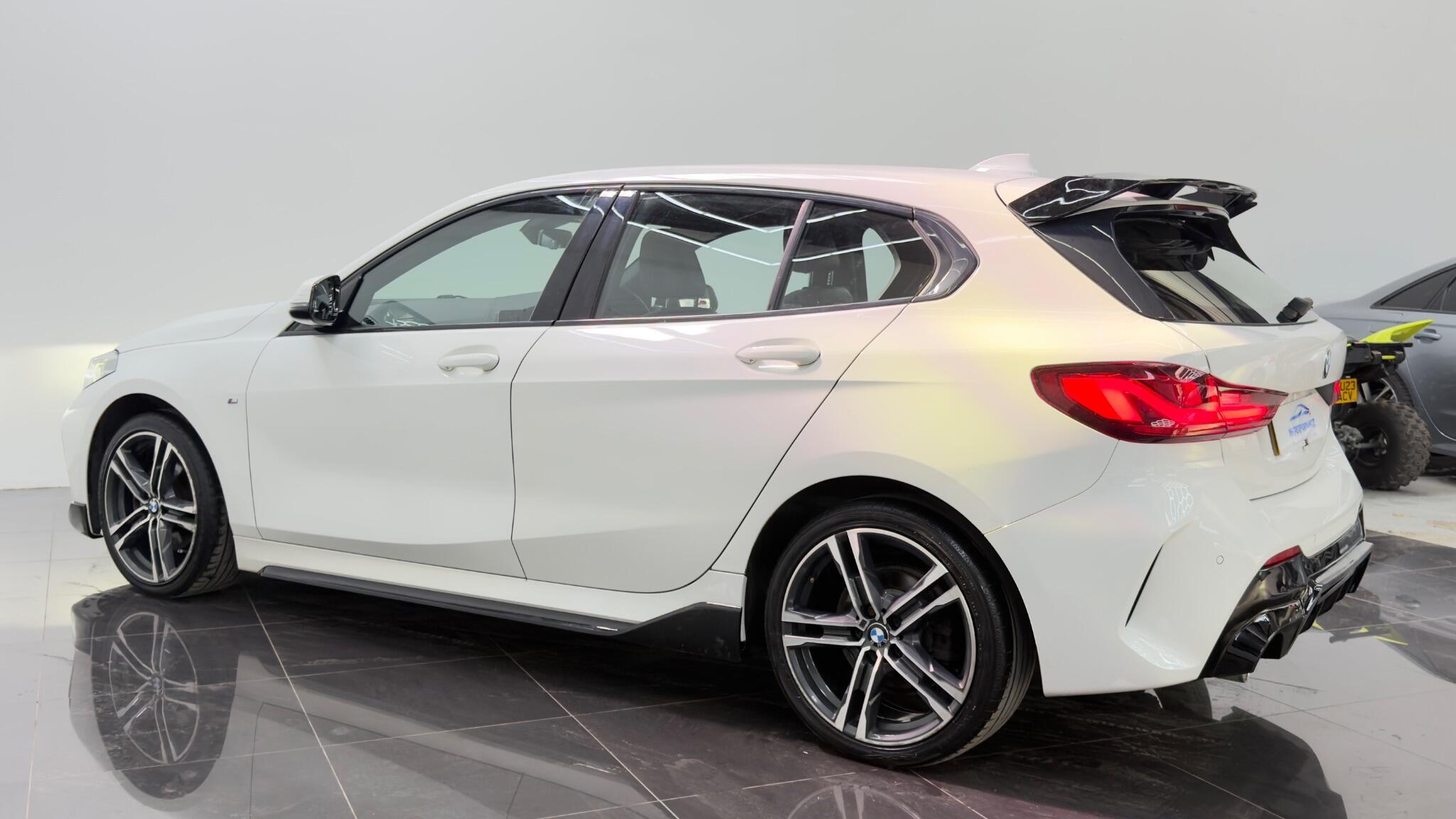 BMW 1 Series view 17