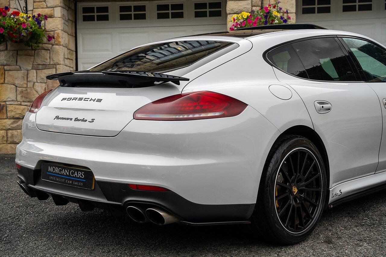 Porsche Panamera view 18