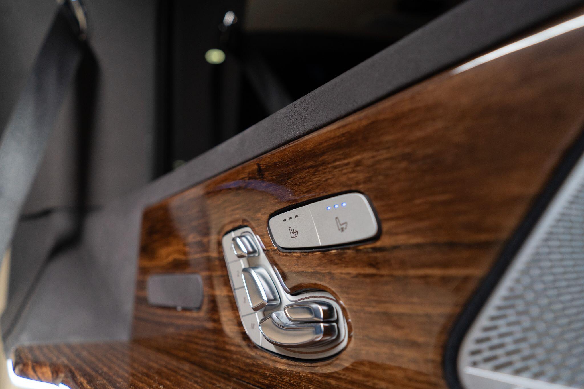 Mercedes-Benz V-Class view 21