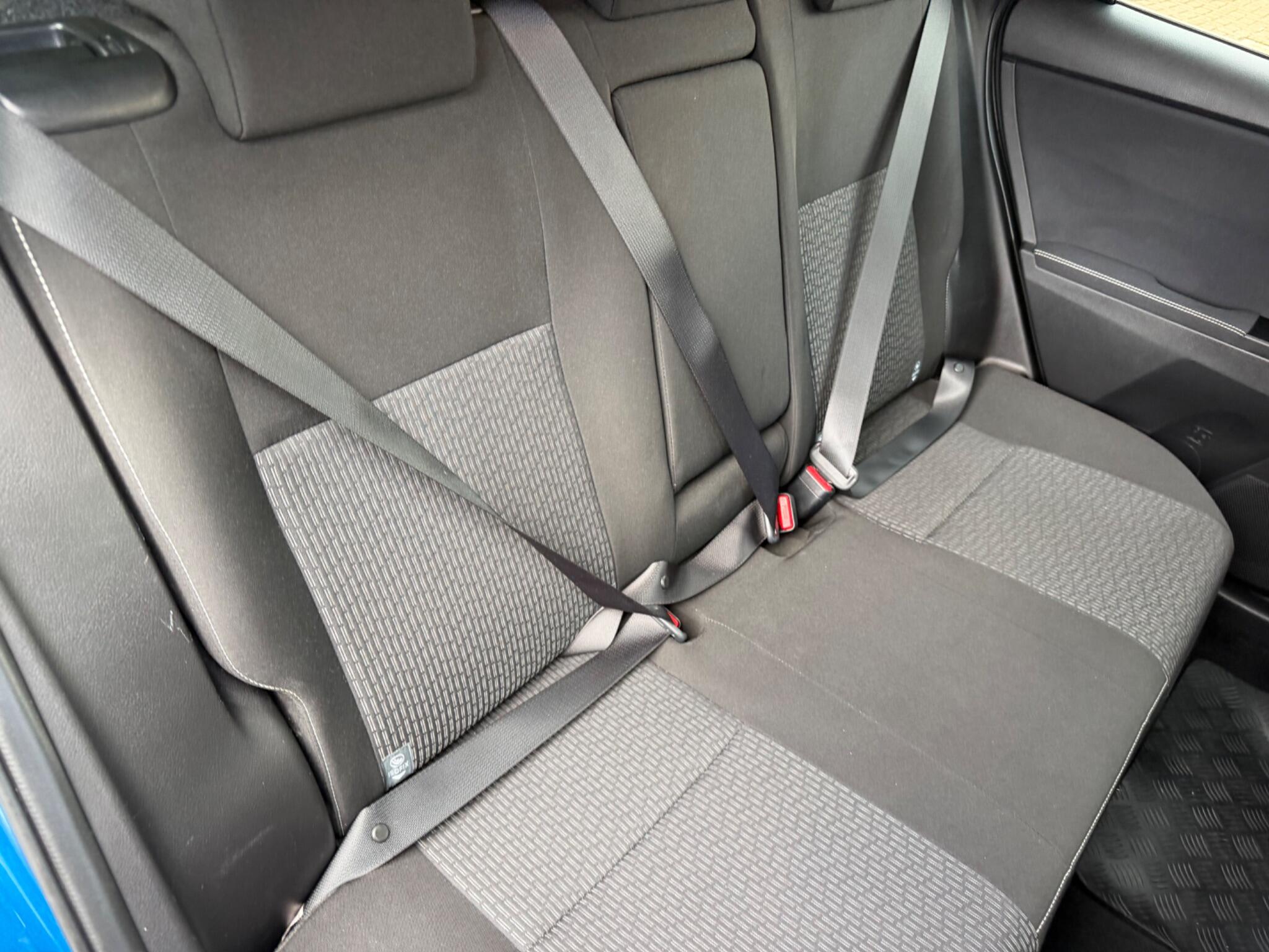 Toyota Auris view 9