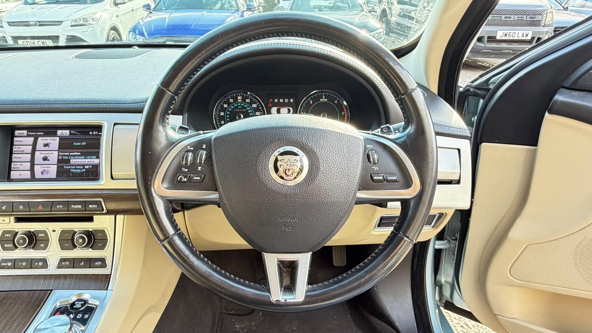 Jaguar XF view 21