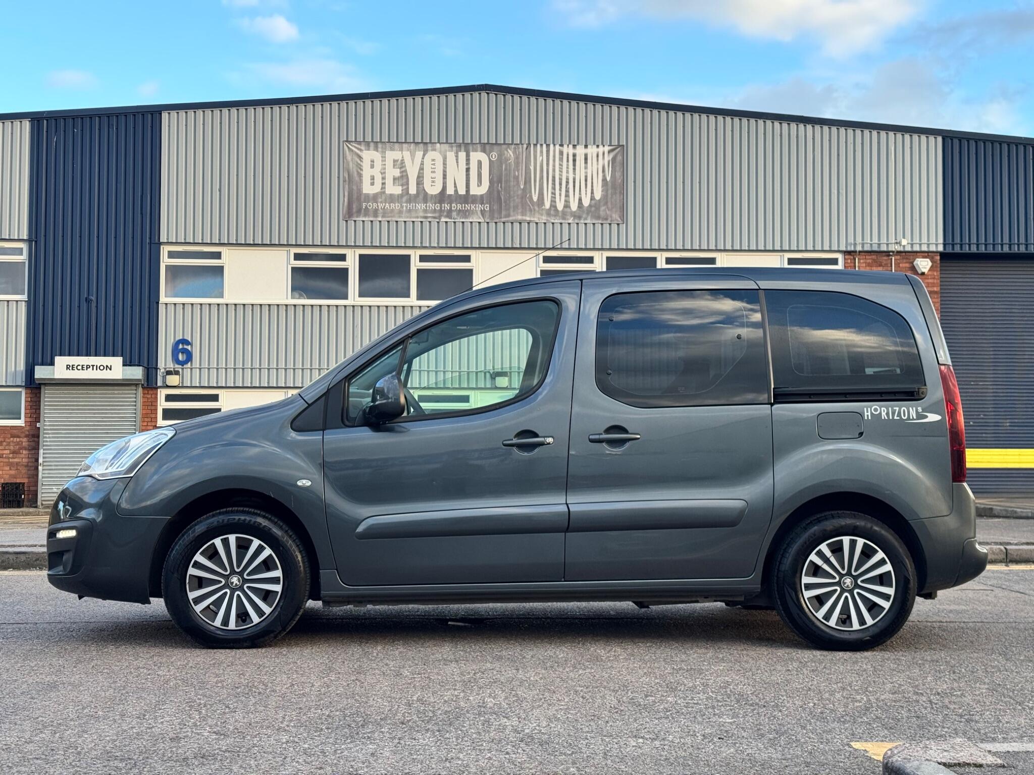 Peugeot Partner Tepee view 12