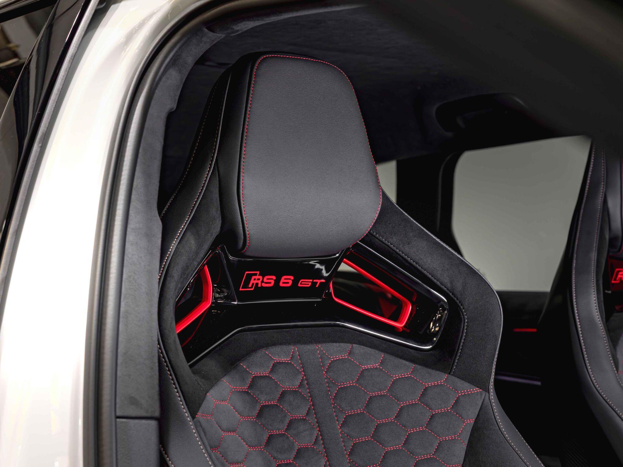 Audi RS6 Avant view 20