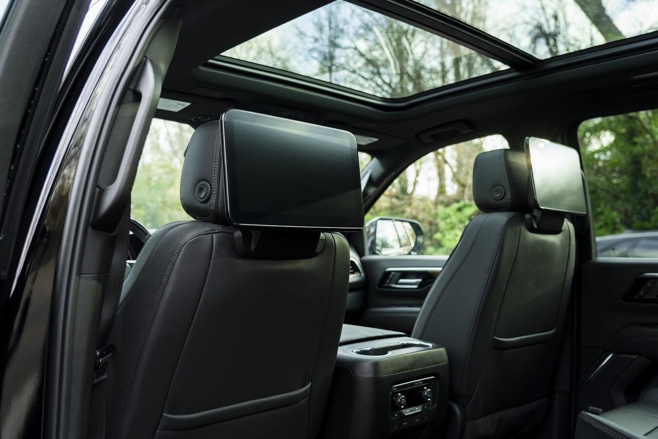 Chevrolet Suburban view 43
