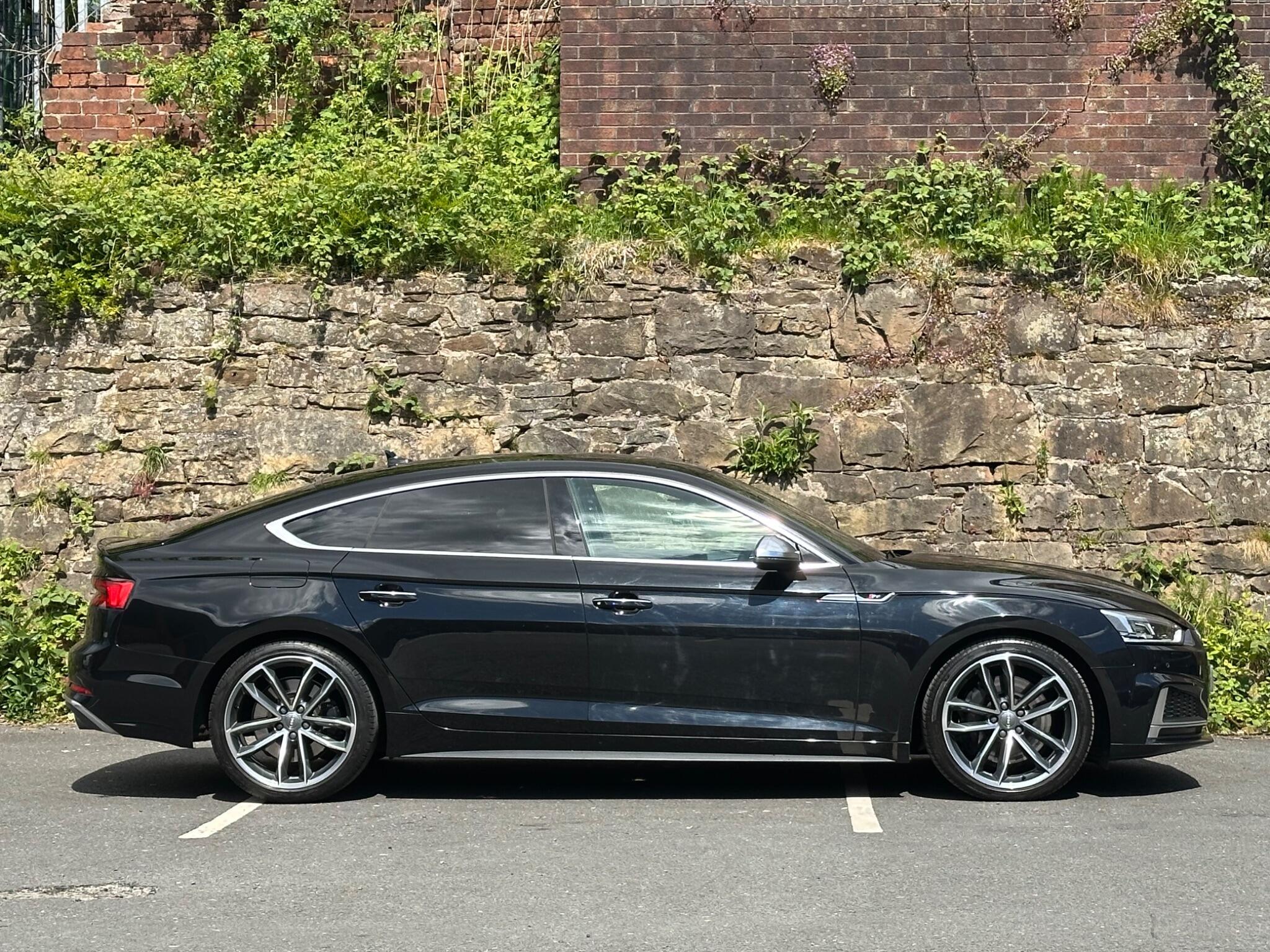 Audi S5 view 4