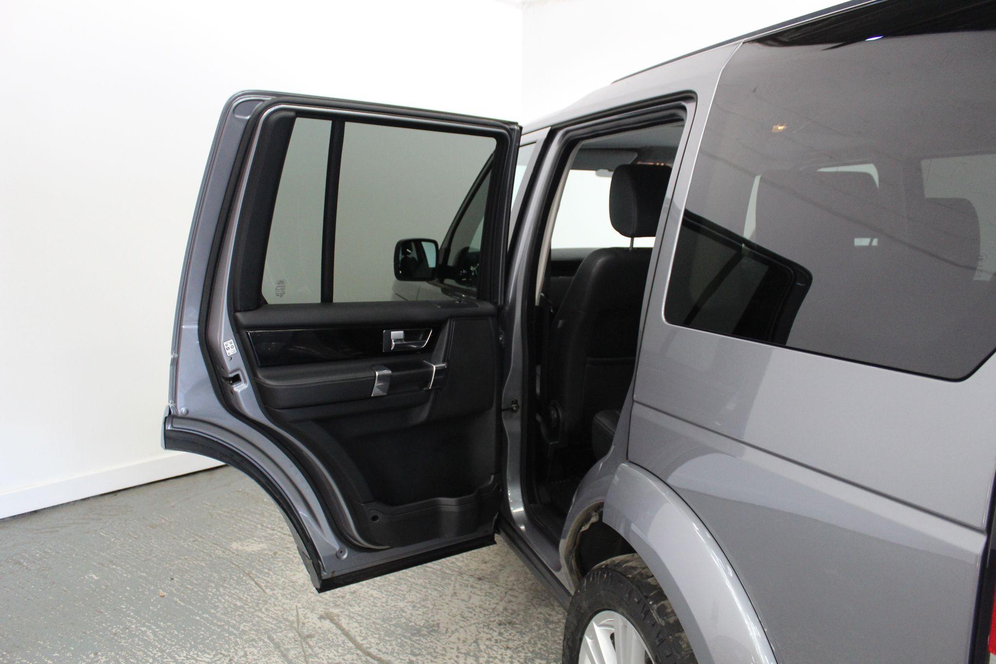 Land Rover Discovery view 31