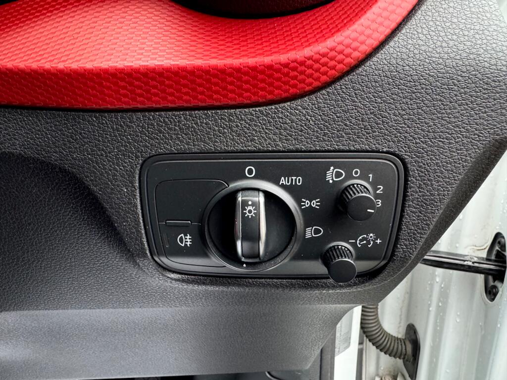 Audi Q2 view 26