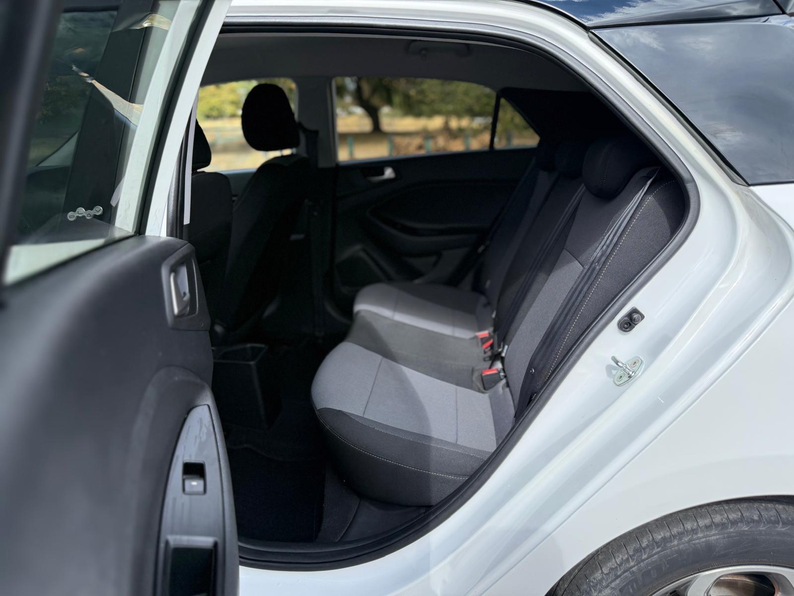 Hyundai i20 view 38