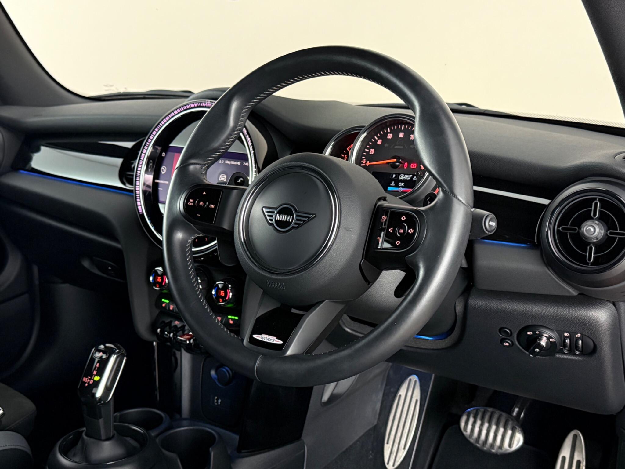 Mini Convertible view 3