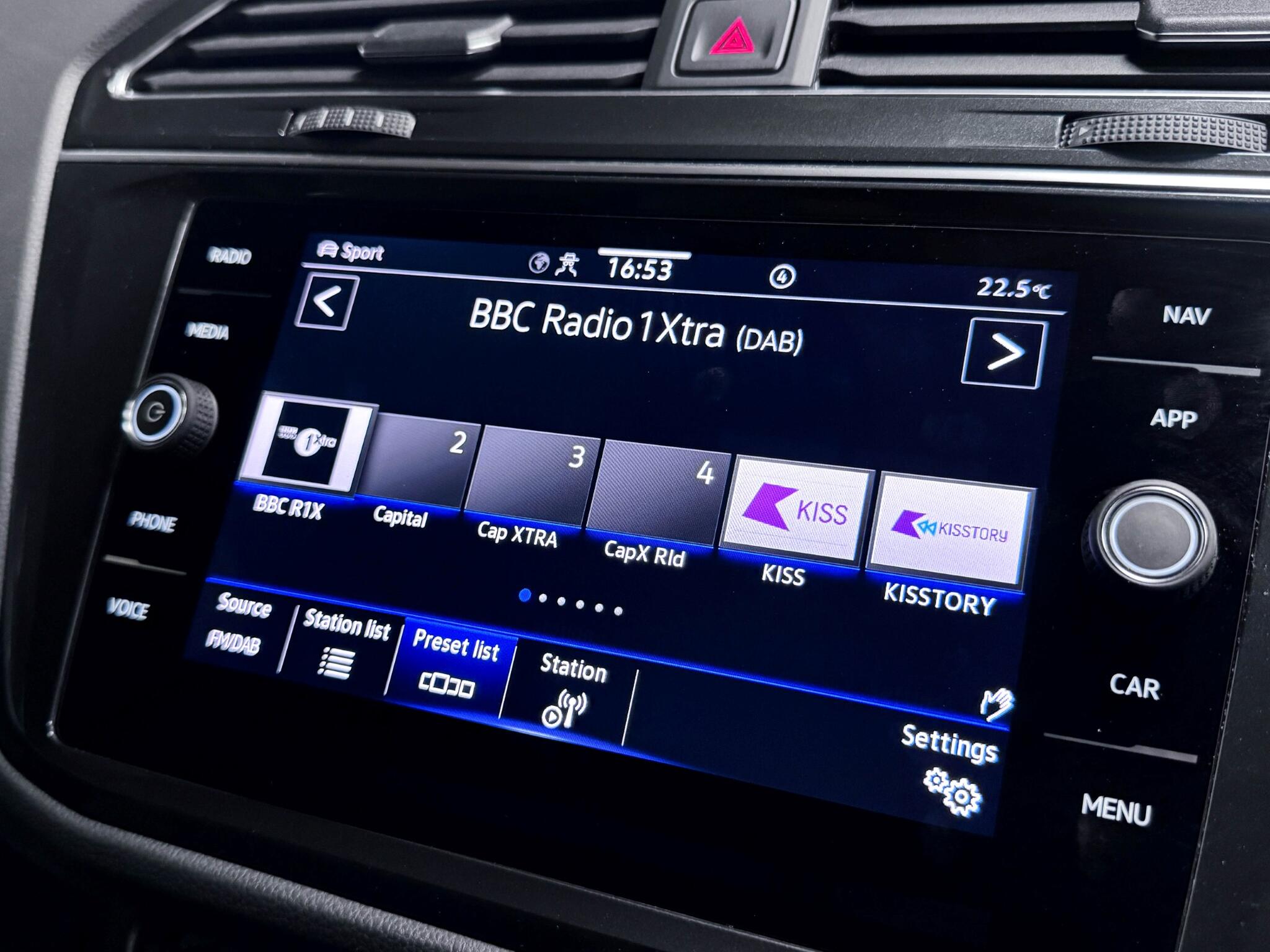 Volkswagen Tiguan view 40