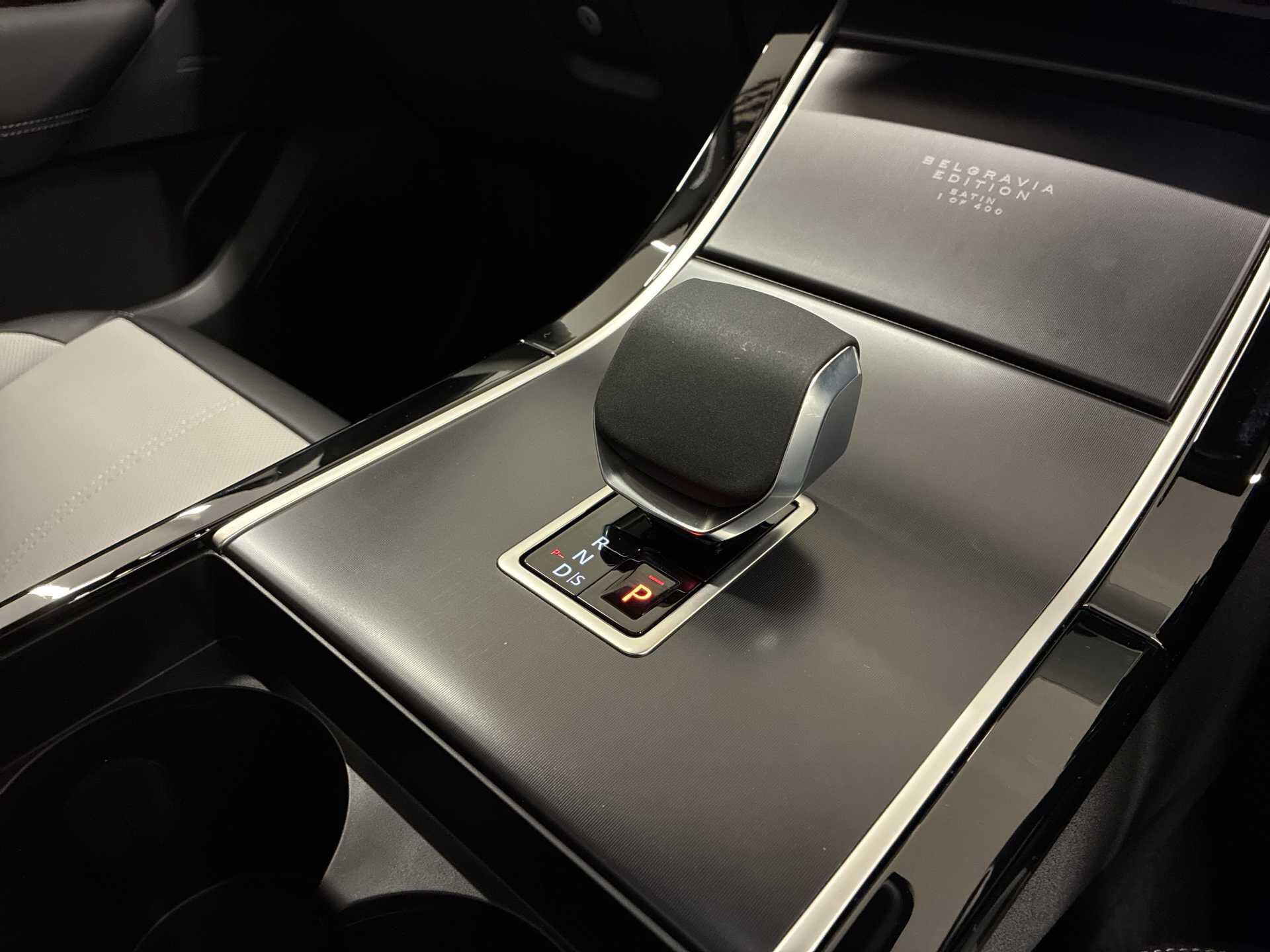 Land Rover Range Rover Velar view 13