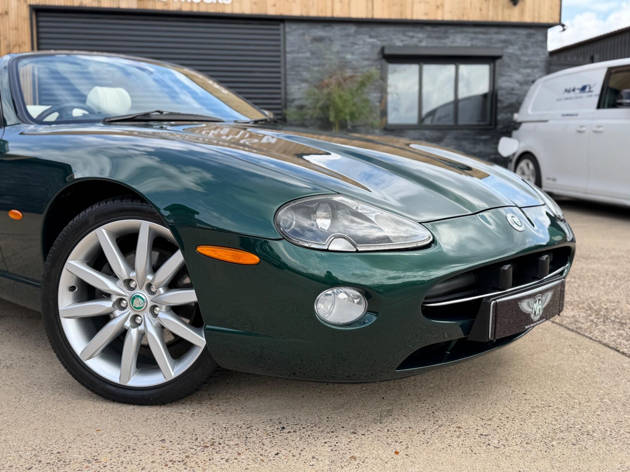 Jaguar XK8 view 76