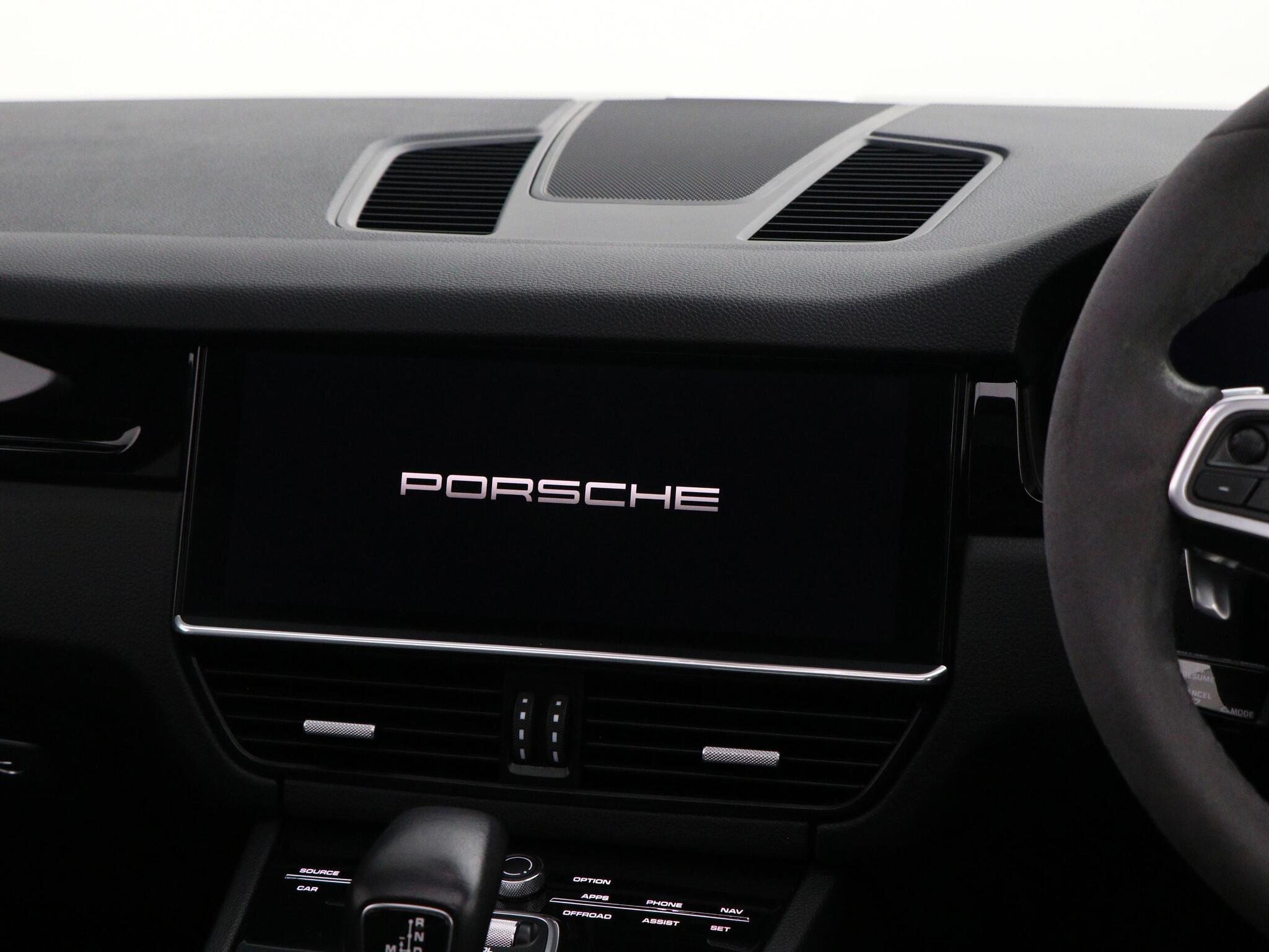 Porsche Cayenne view 29