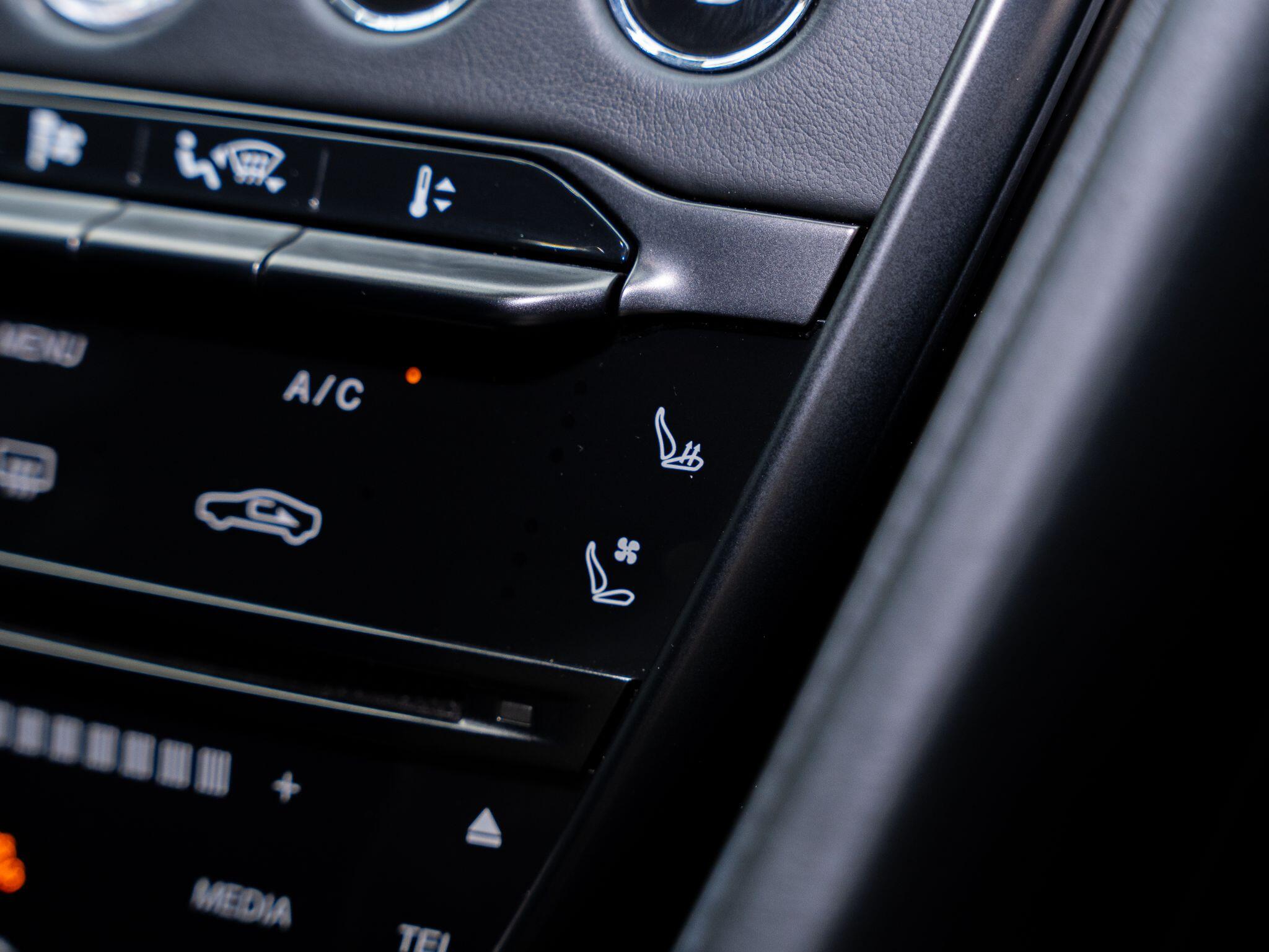 Aston Martin DB11 view 20
