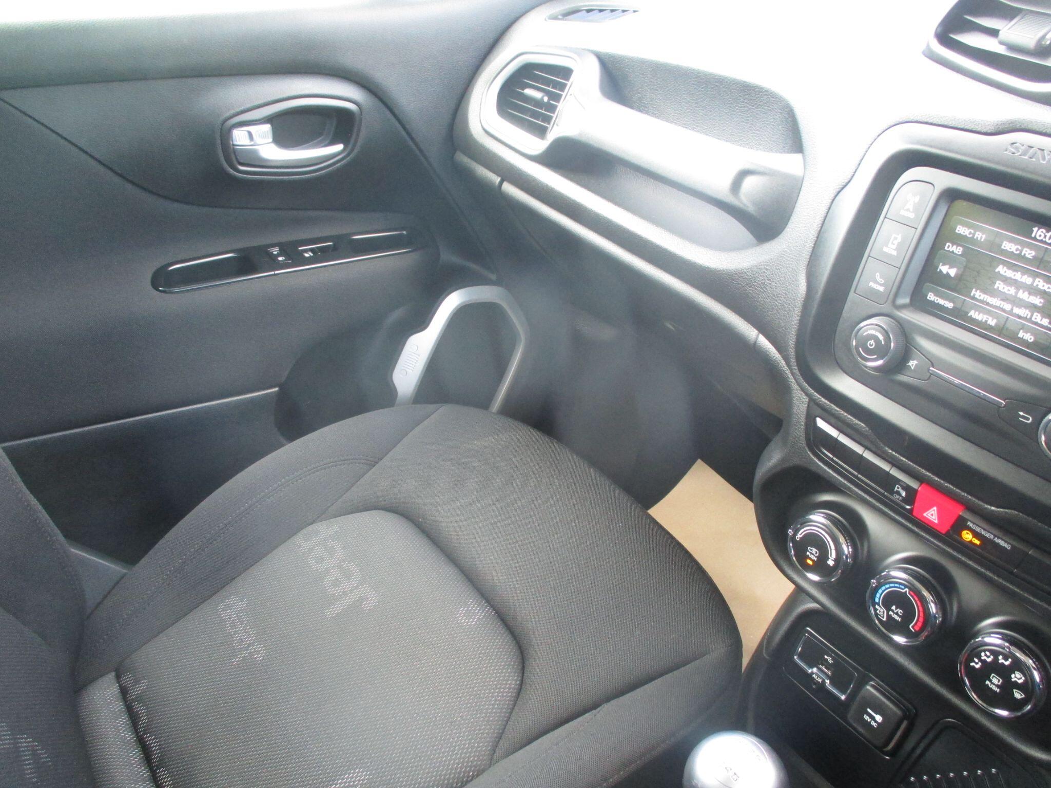 Jeep Renegade view 44