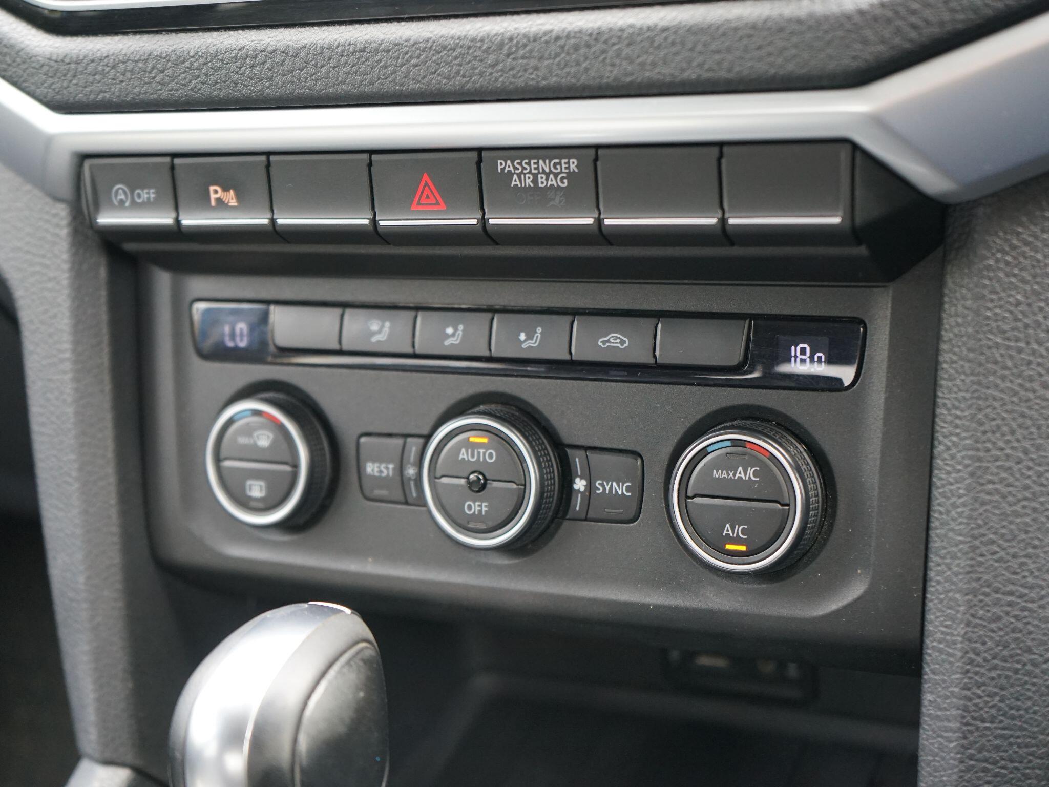 Volkswagen Amarok view 27