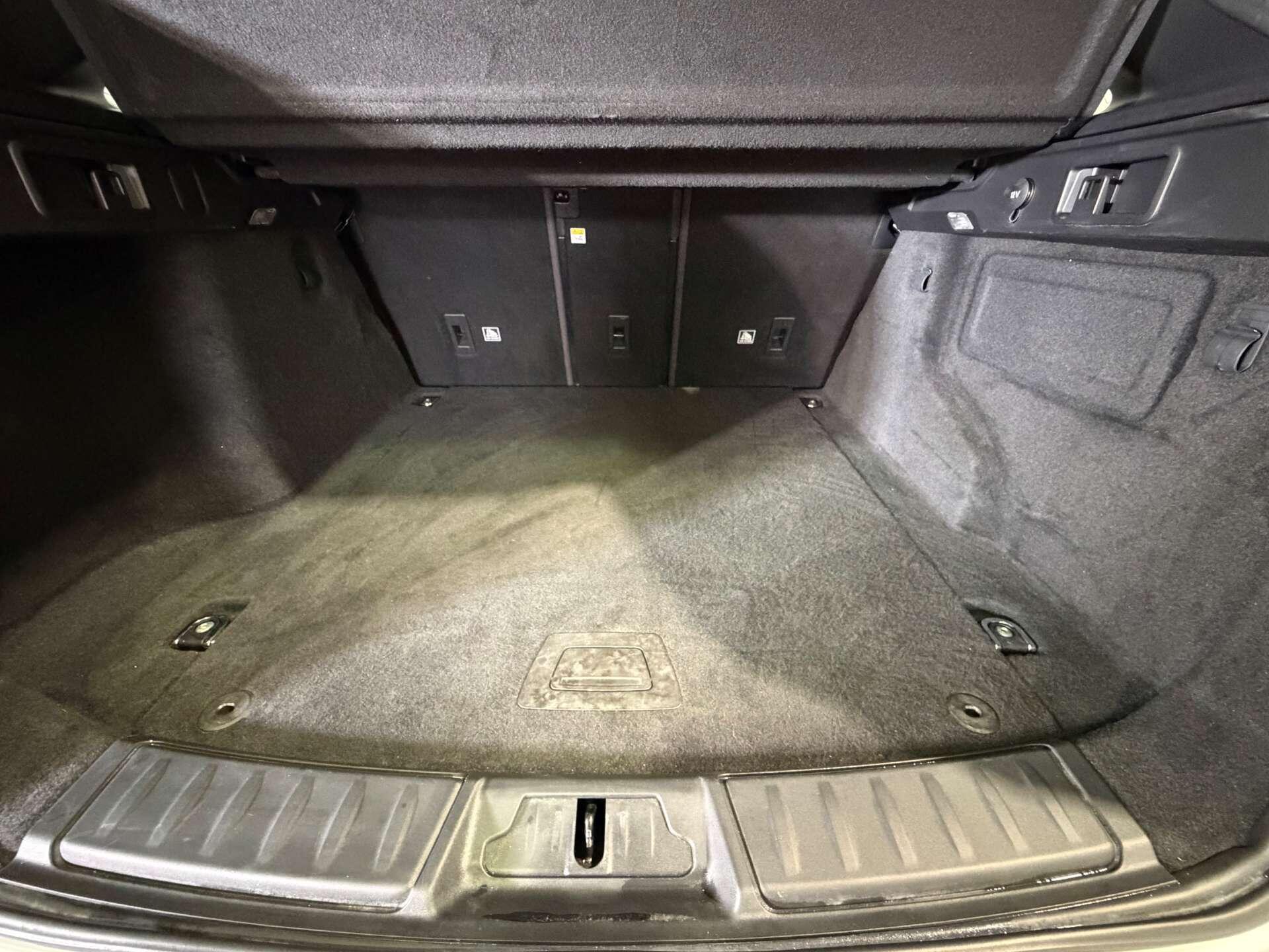 Jaguar F-Pace view 12