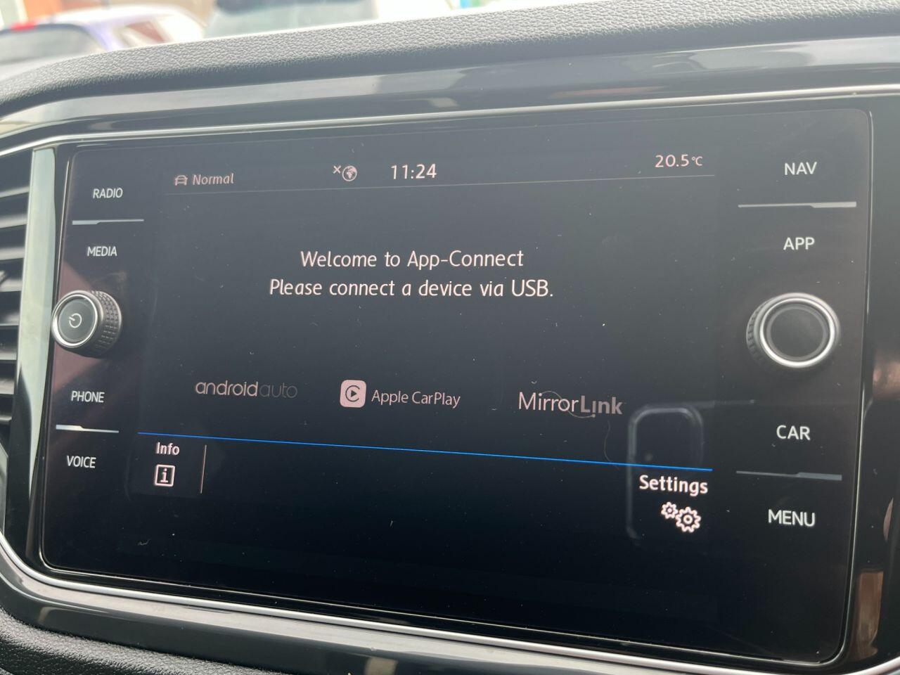 Volkswagen T-Roc view 20