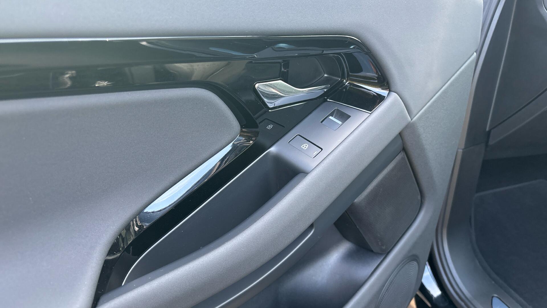 Land Rover Range Rover Evoque view 46