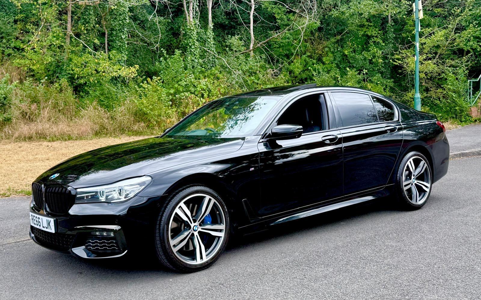 BMW 7 Series view 9