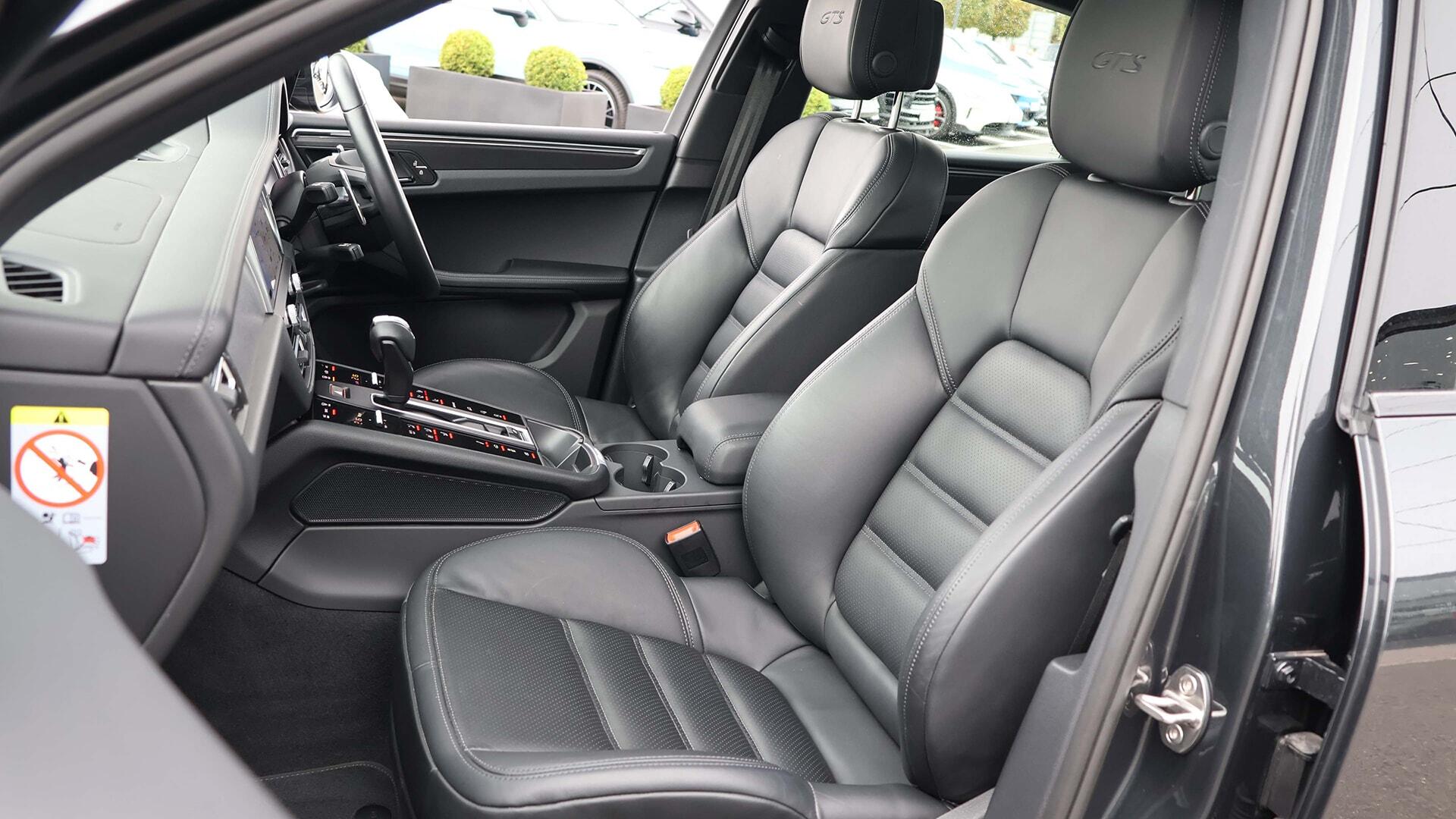 Porsche Macan view 18