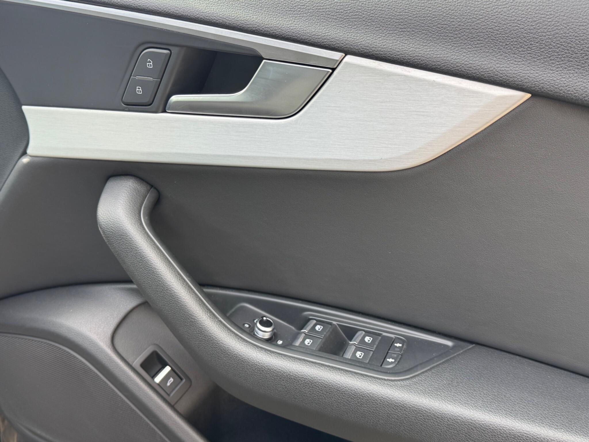 Audi A4 view 13
