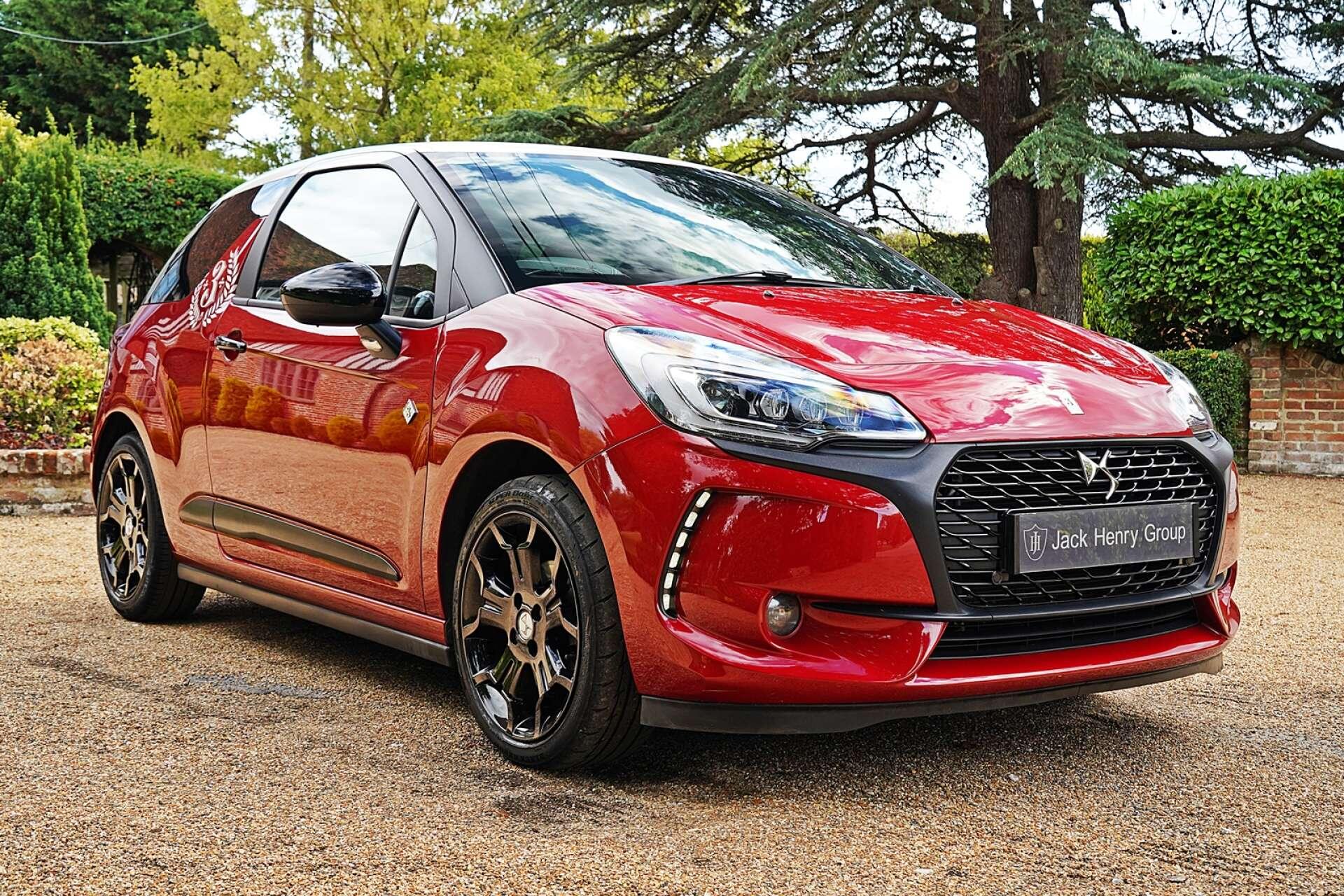 DS Automobiles DS 3 view 9