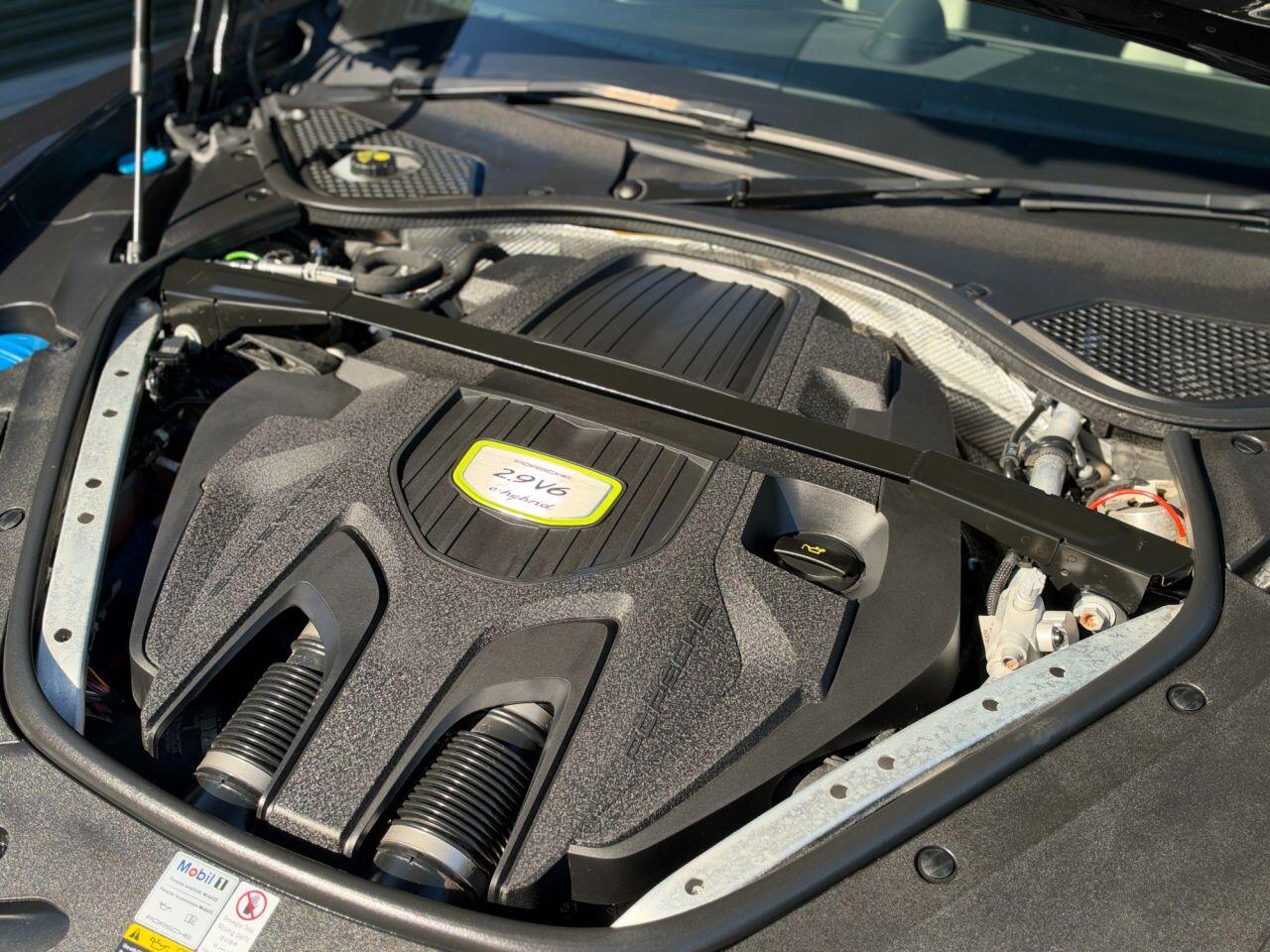 Porsche Panamera view 16