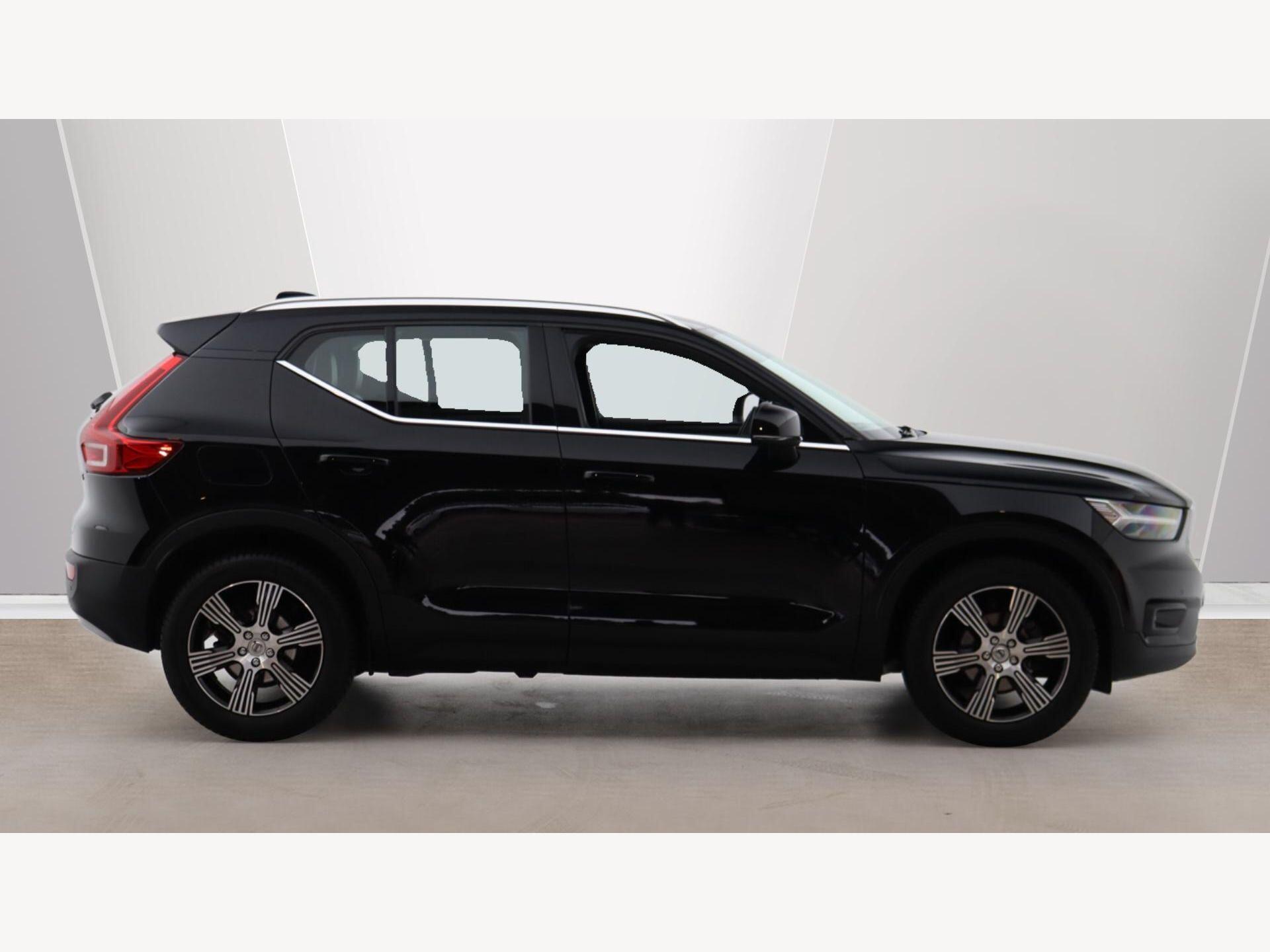 Volvo XC40 view 3