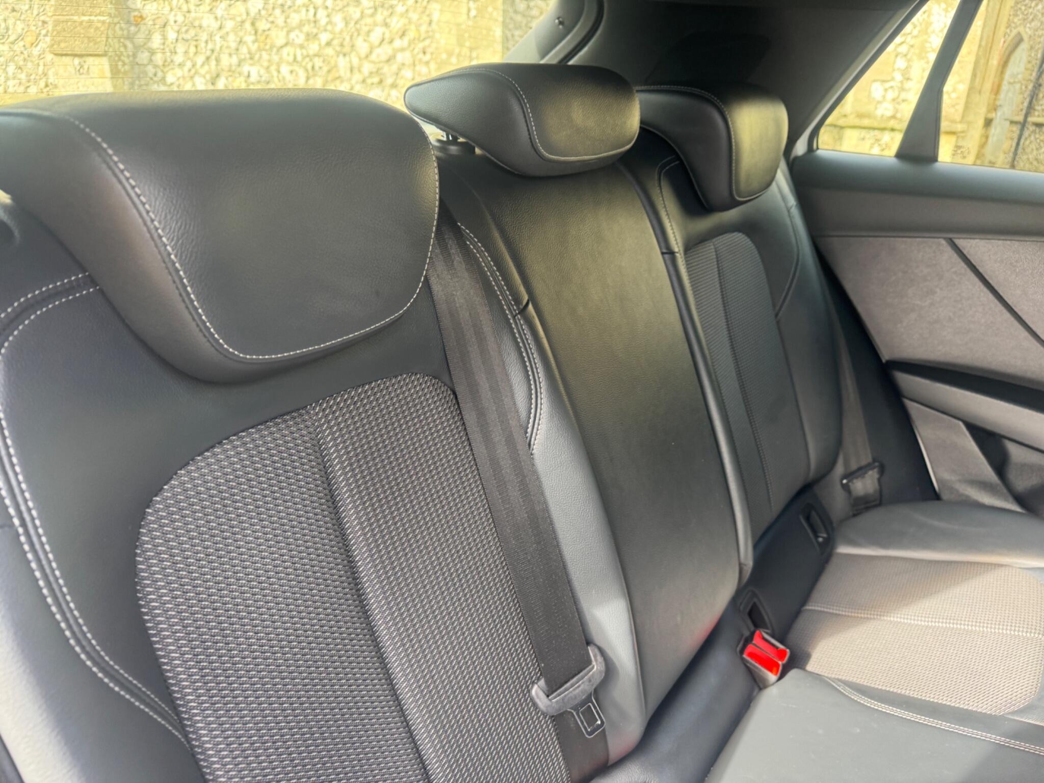 Audi Q2 view 36