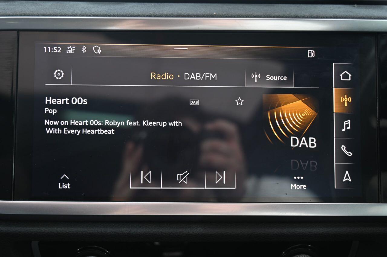 Audi Q3 view 22