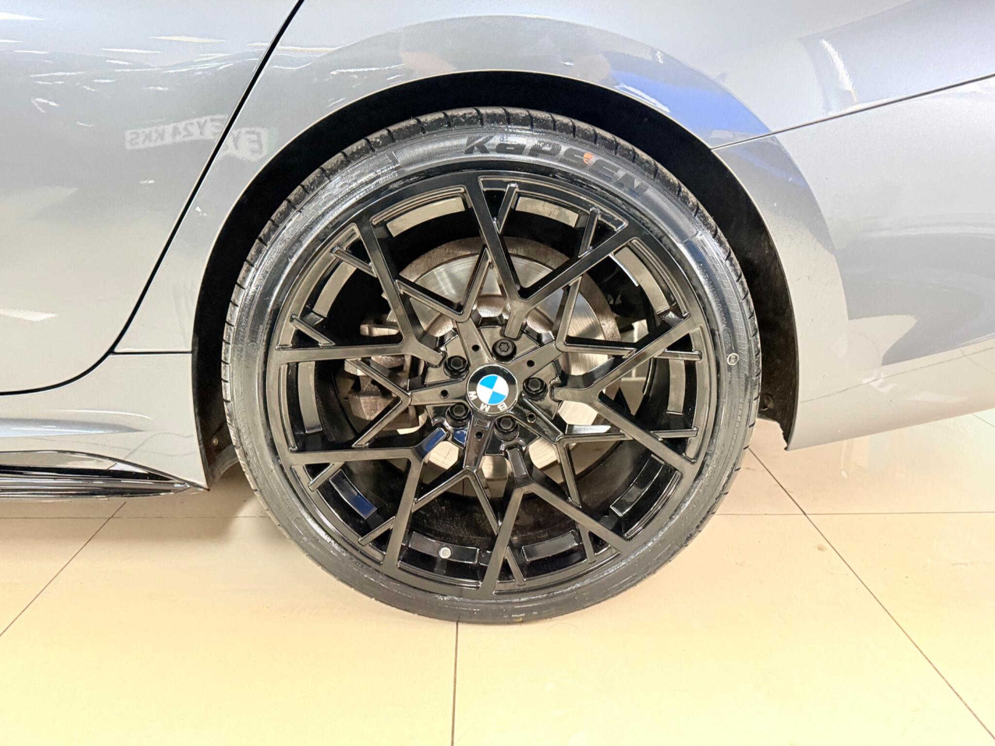 BMW 3 Series view 35