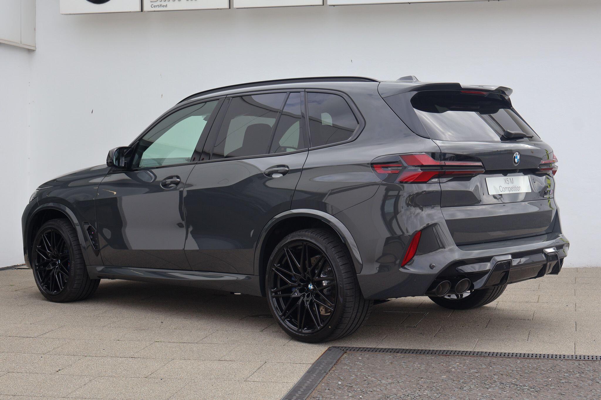 BMW X5 M view 7