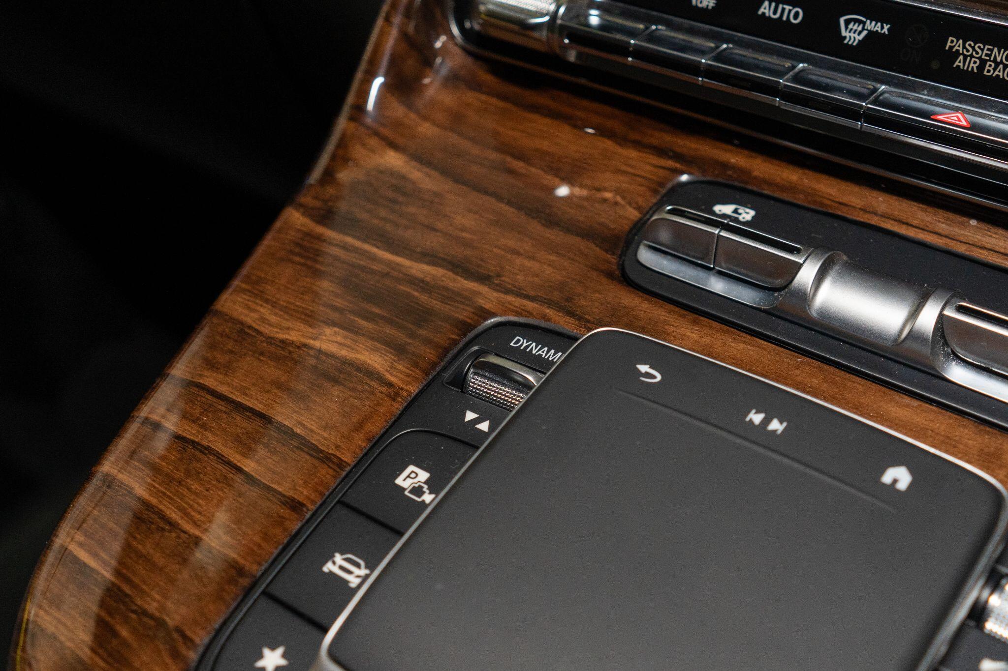 Mercedes-Benz V-Class view 32