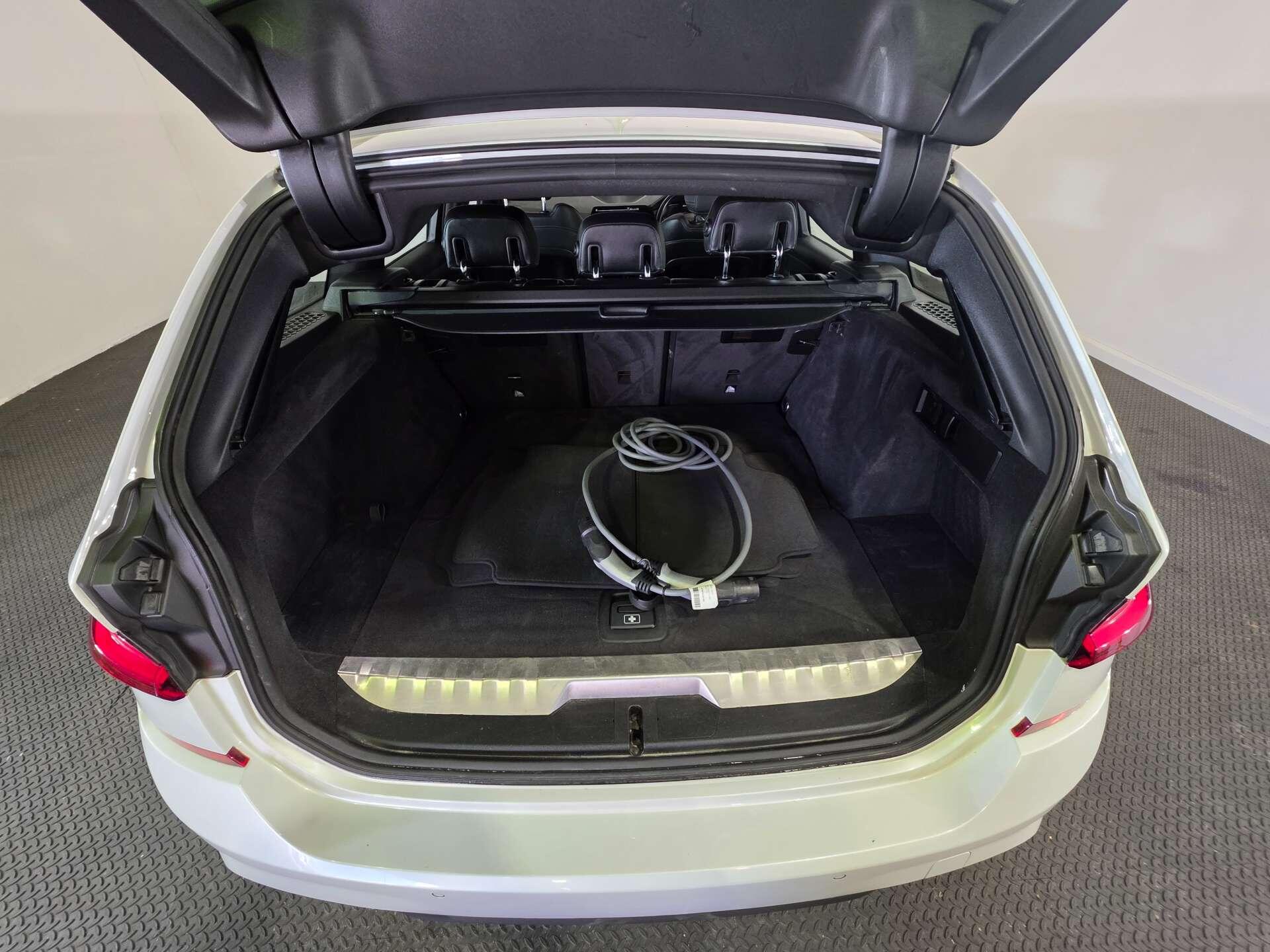 BMW 3 Series view 48