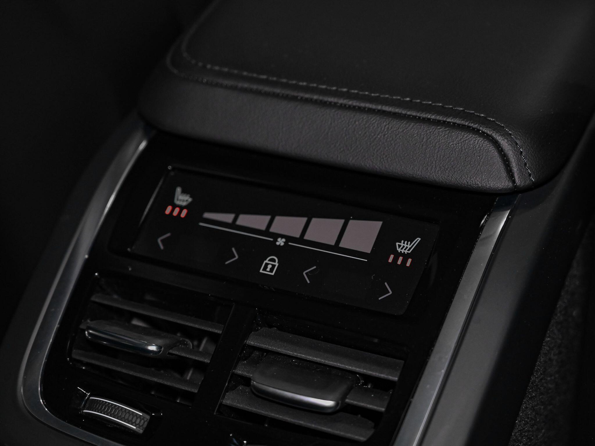 Volvo XC60 view 15
