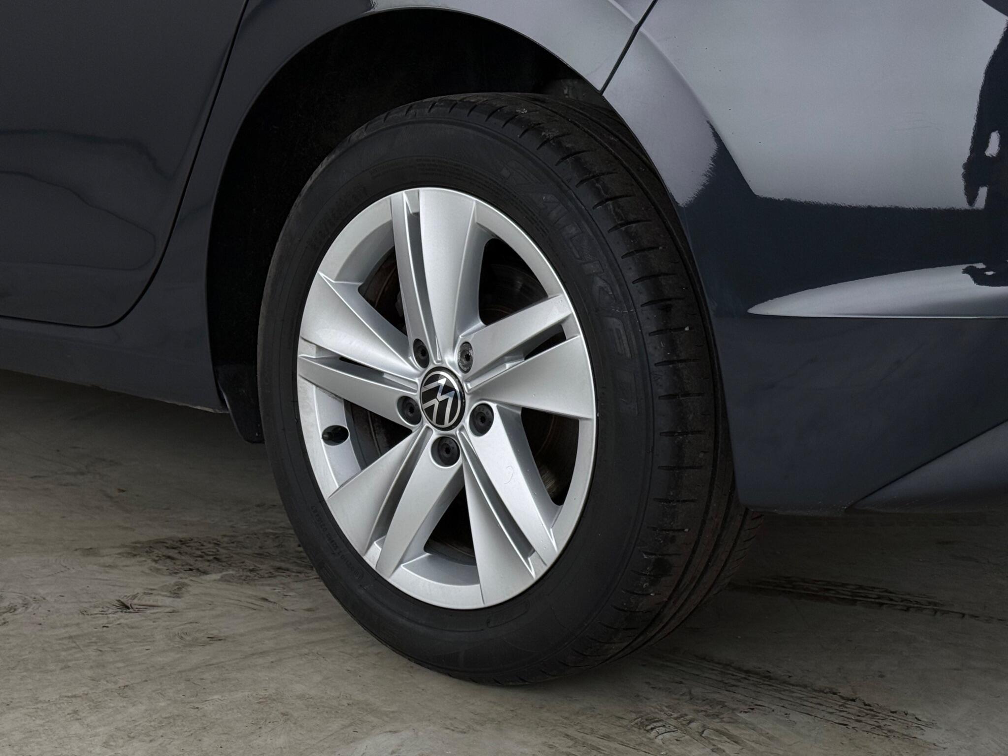 Volkswagen Golf view 9