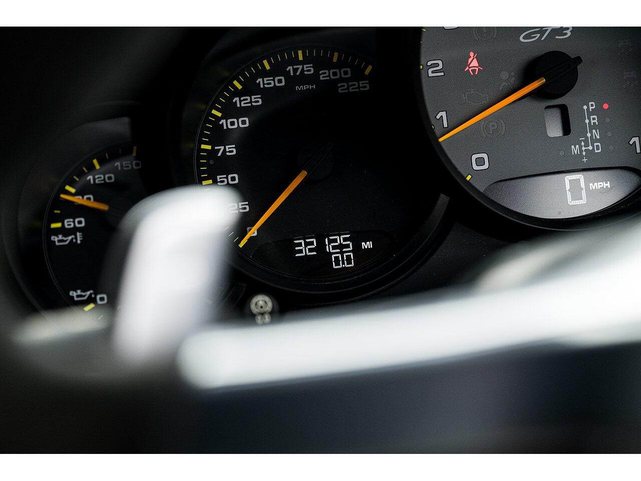 Porsche 911 view 40