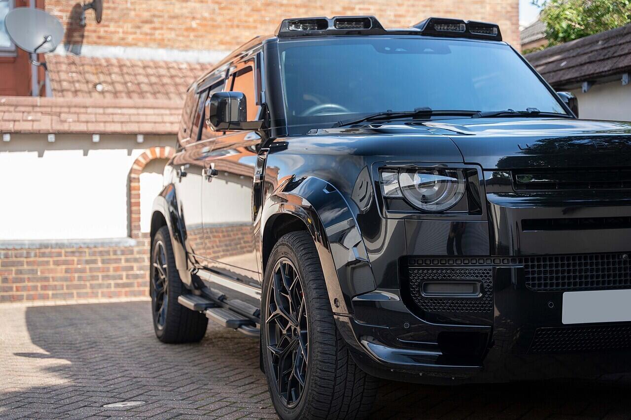 Land Rover Defender view 6