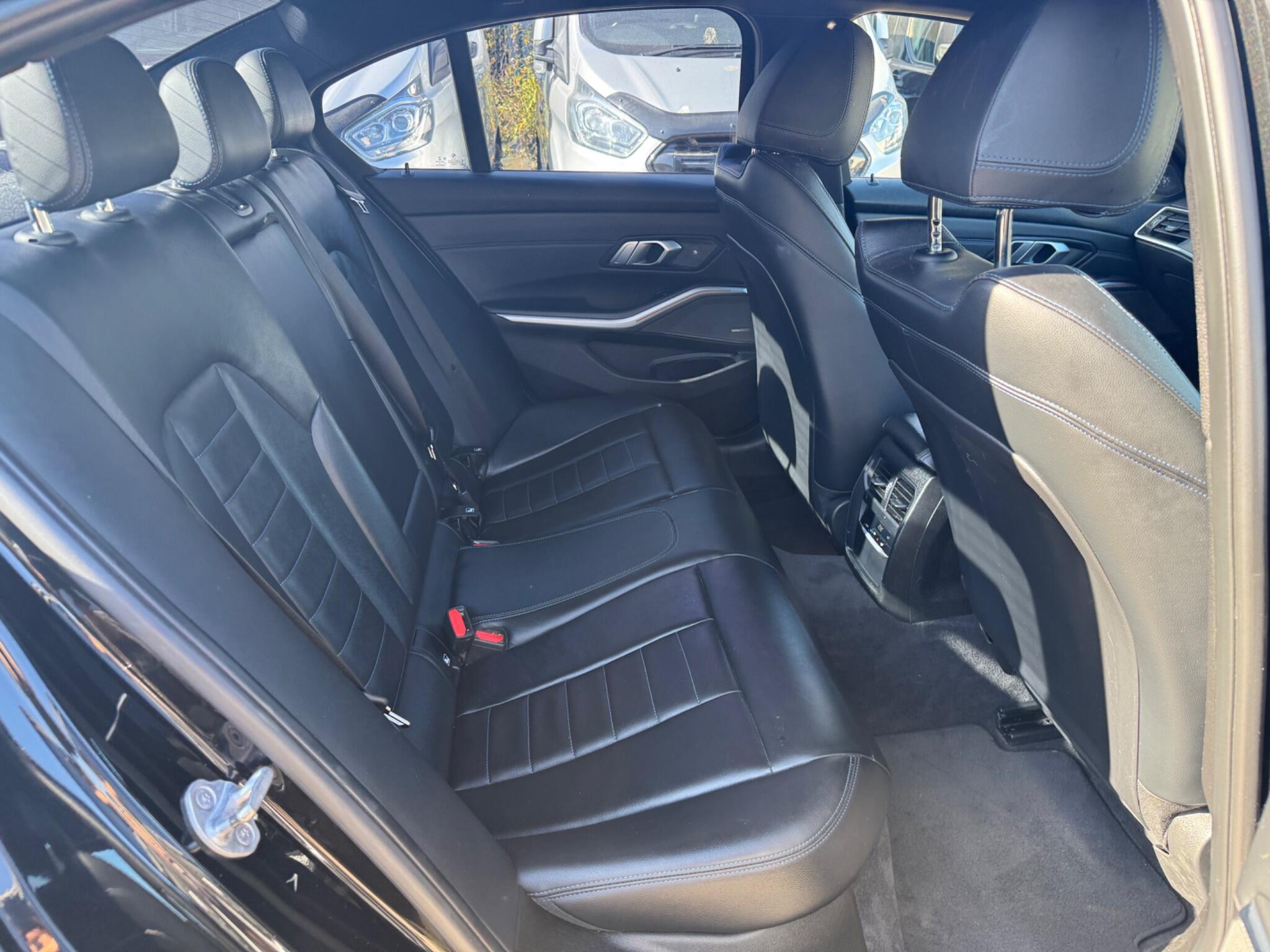 BMW 3 Series view 17