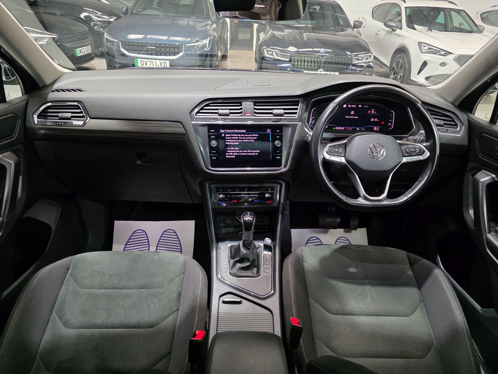 Volkswagen Tiguan Allspace view 5