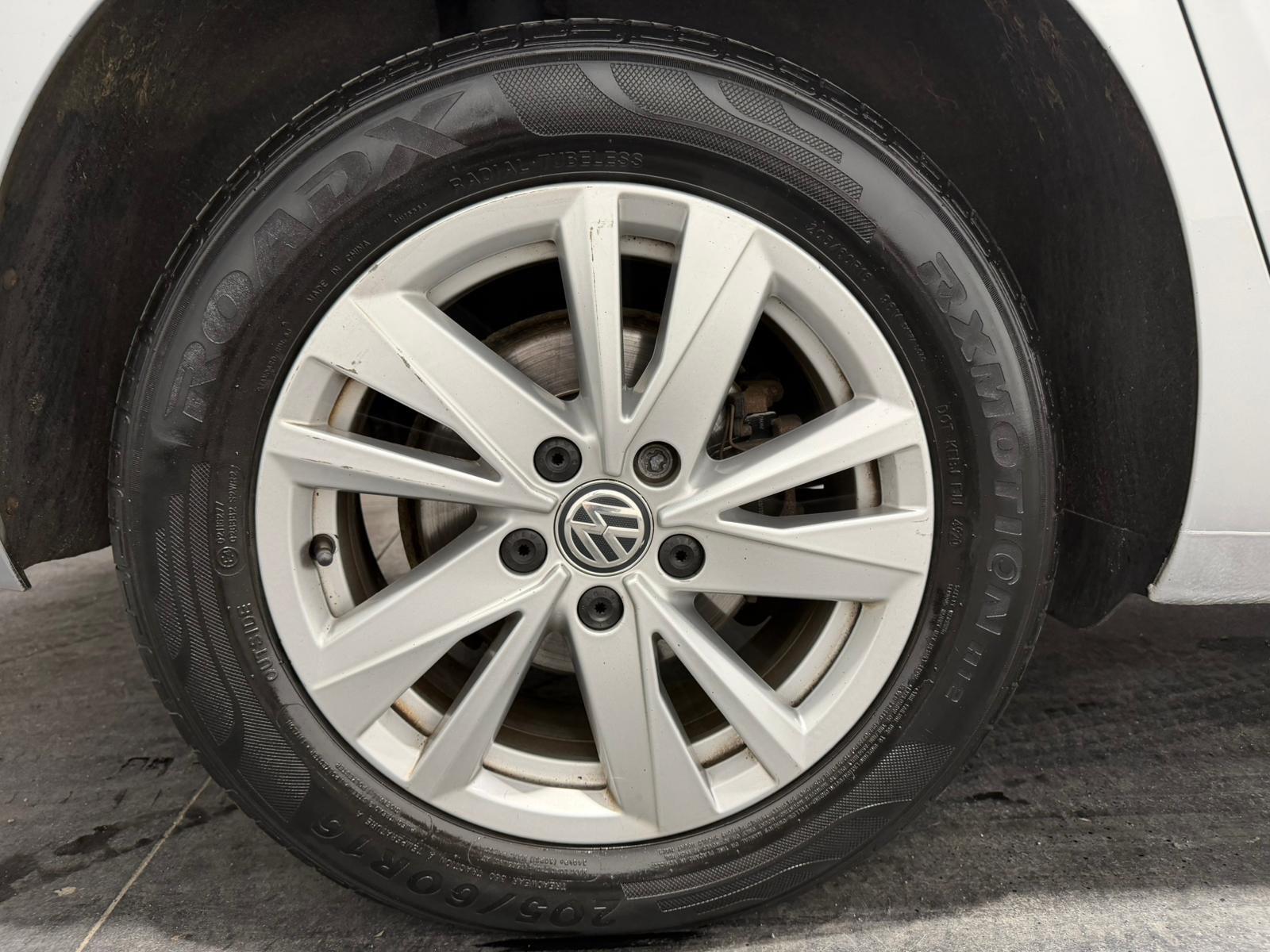 Volkswagen Touran view 26