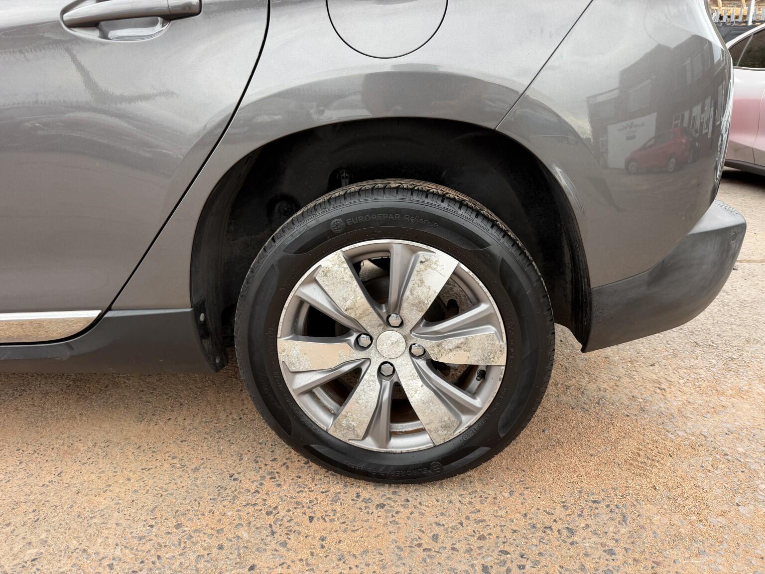 Peugeot 2008 view 45